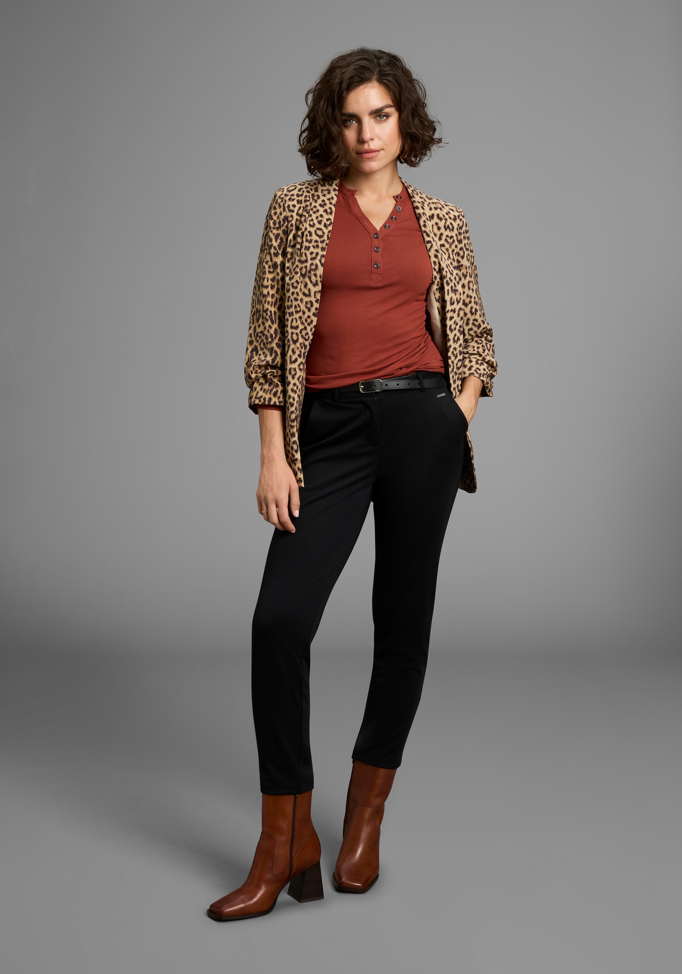 Laura Scott Longsleeve, mit Knopfleiste - NEUE KOLLEKTION