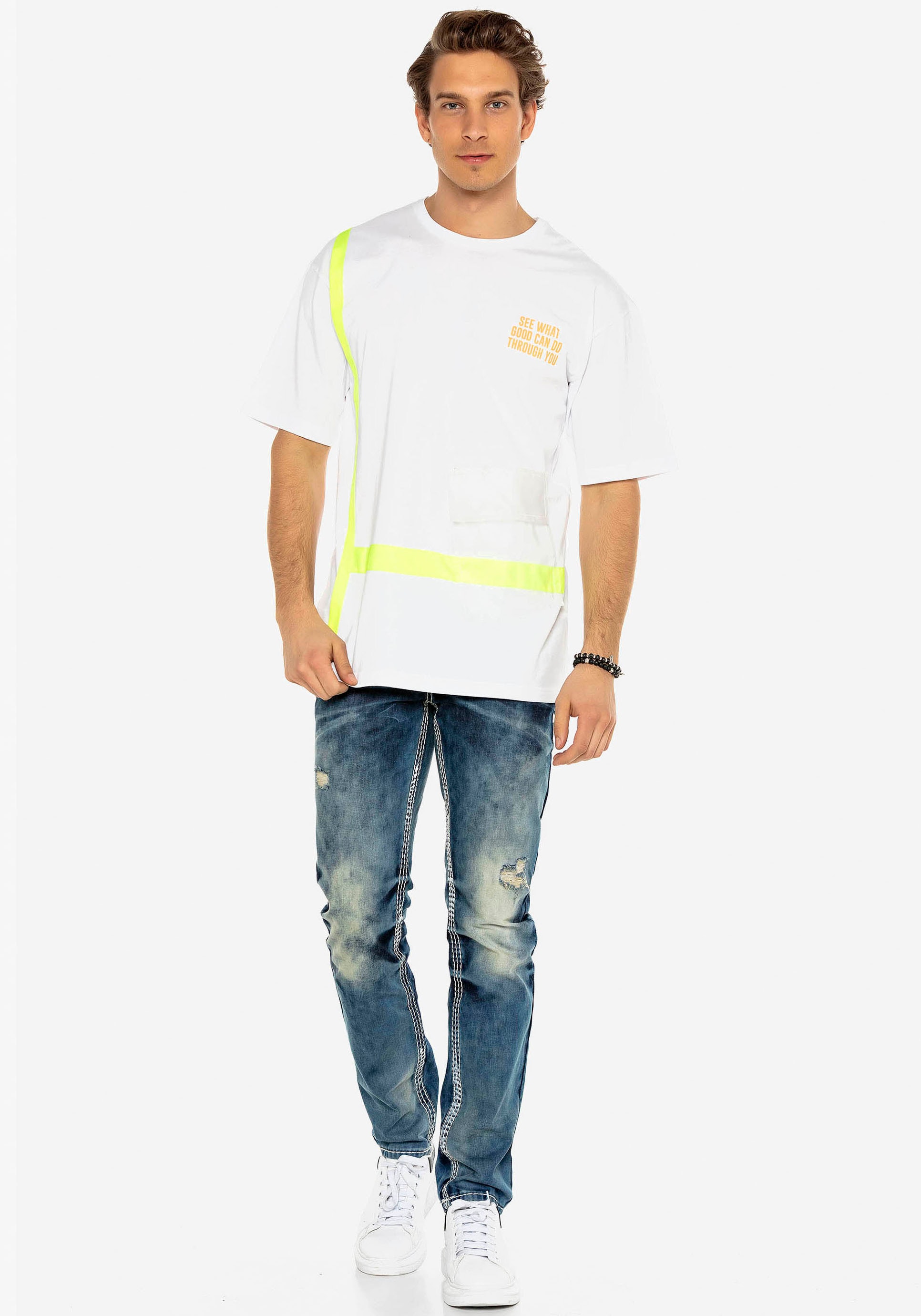Cipo & Baxx Straight-Jeans, mit Destroyed Effekt und vielen Details