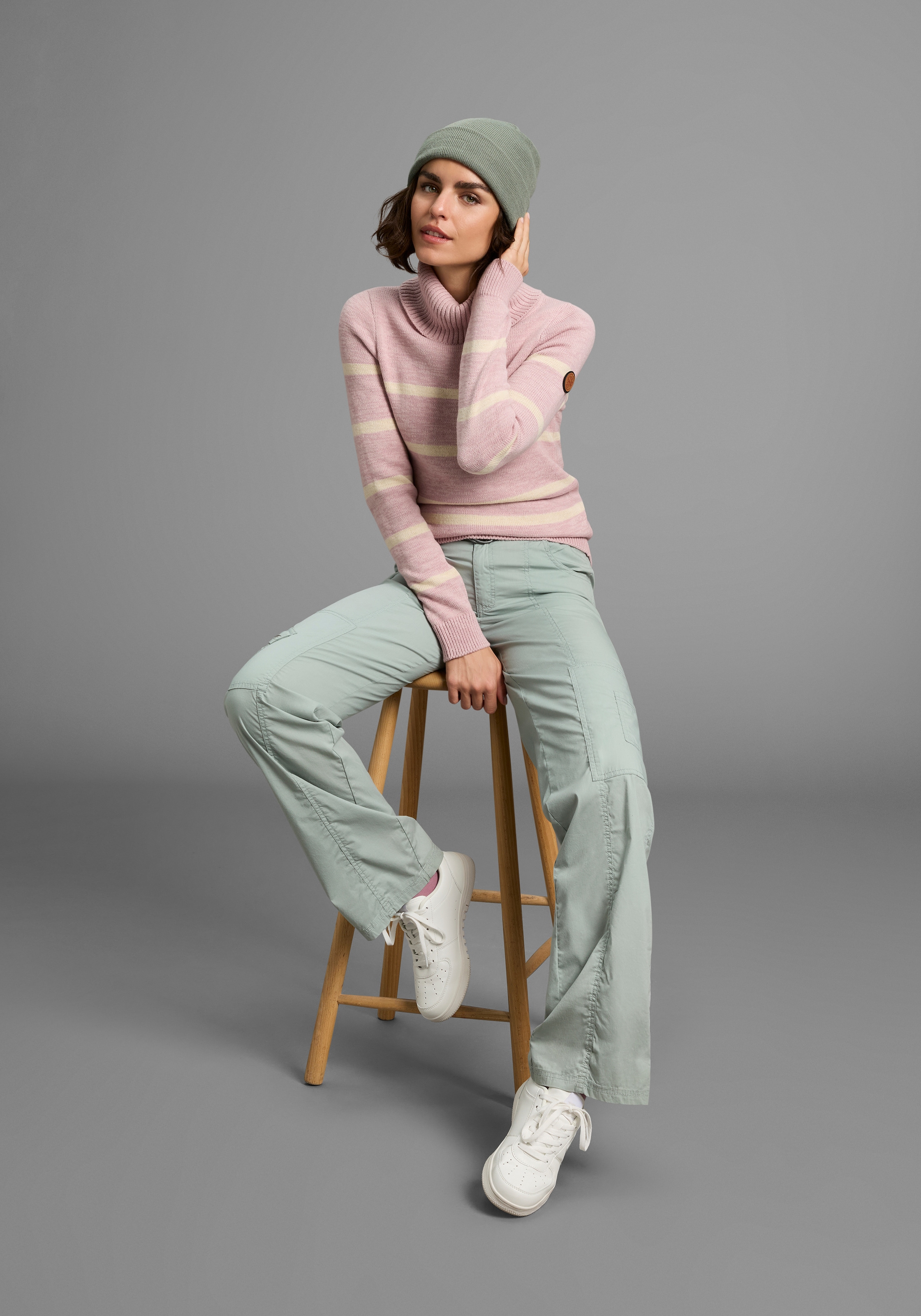 KangaROOS Rollkragenpullover, in lässiger Form mit Kontraststreifen