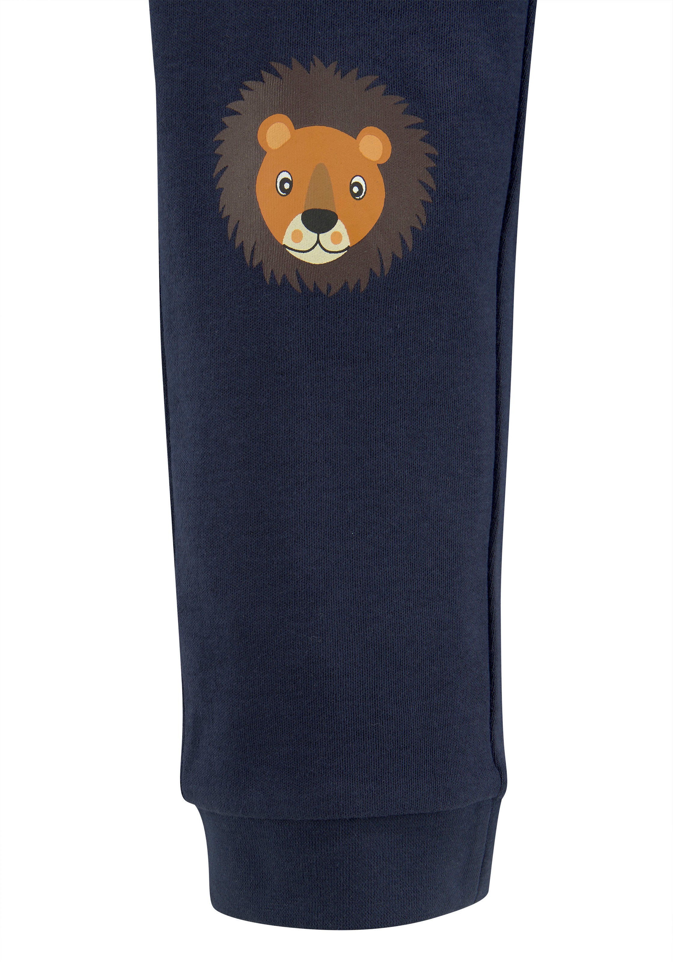 Jelmoli-Versand | tlg.), online entdecken Hose, ✵KIDSWORLD Löwendruck & und (2 mit Applikation Shirt