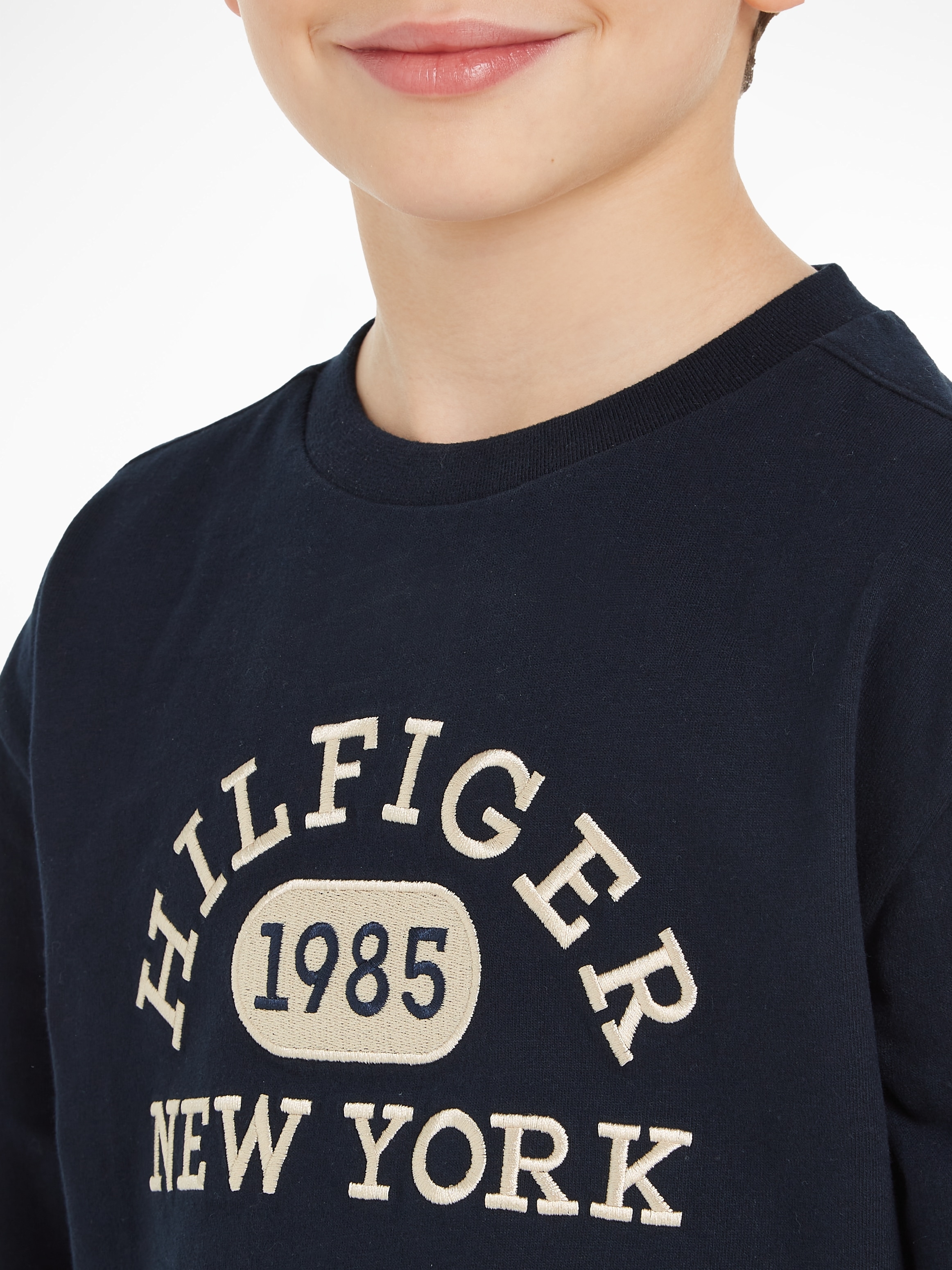 Tommy Hilfiger Langarmshirt »VARSITY TEE L/S«, Kinder Kids Junior MiniMe,mit  Tommy Hilfiger 1985 Varsity Print online kaufen | Jelmoli-Versand