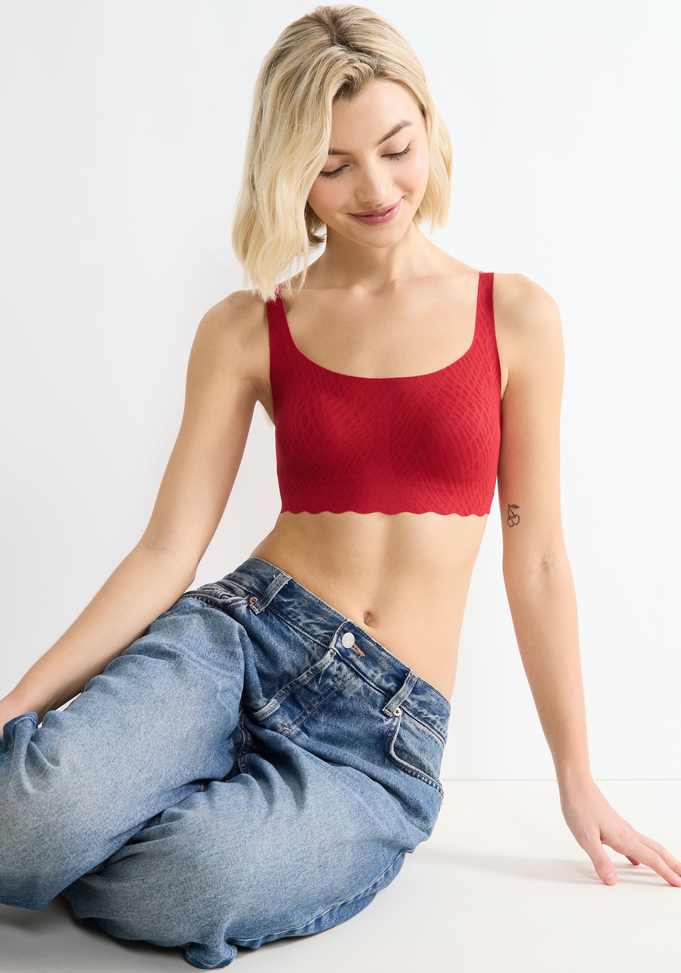 sloggi Bustier »ZERO Feel Bliss«, nahtlos, Stretch-Spitze, herausnehmbare Pads, atmungsaktiv