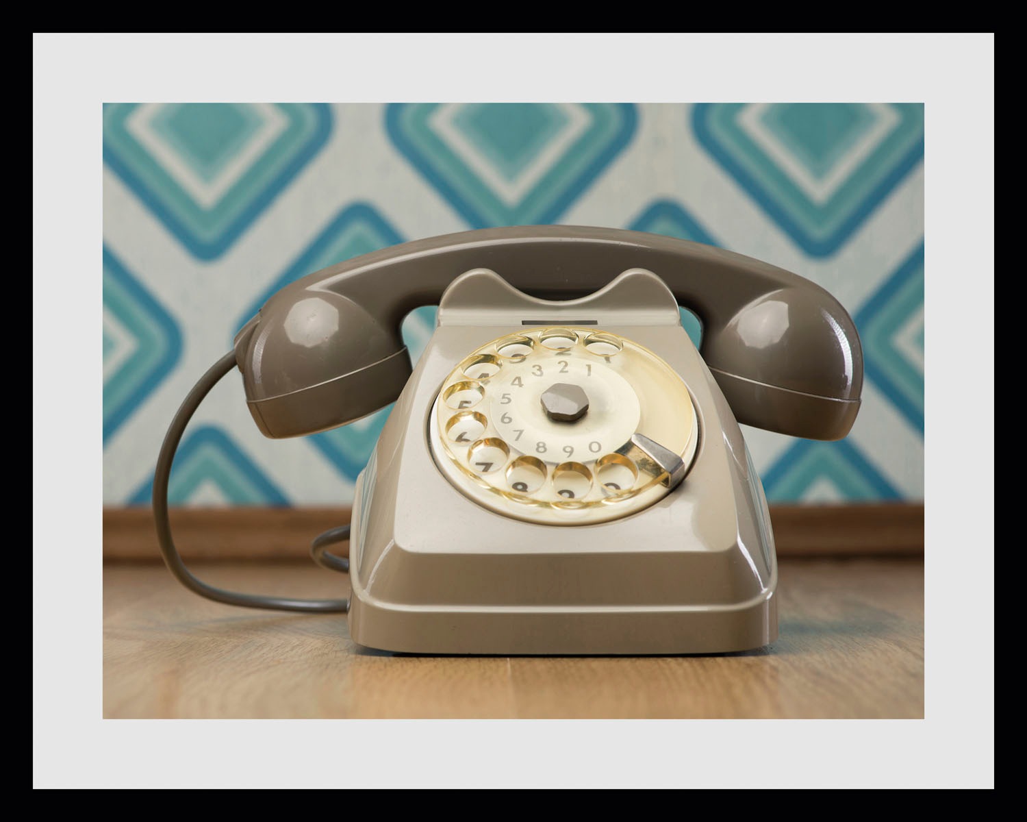 queence Bild »Telefon mit Drehscheibe«, Technik-historische Ereignisse, (1 St.), HD Premium Poster-Druck inkl. Holzrahmen