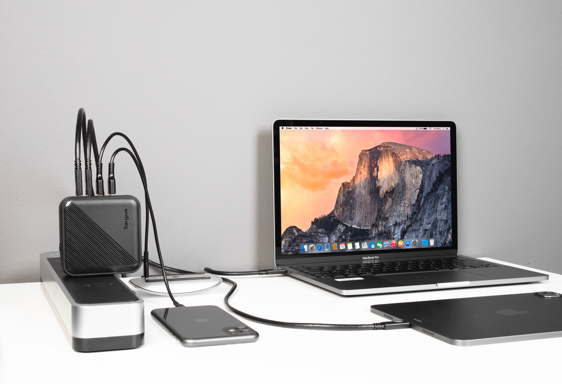 Targus USB-Ladegerät »100W Multiport GaN Charger mit Reiseadaptern«