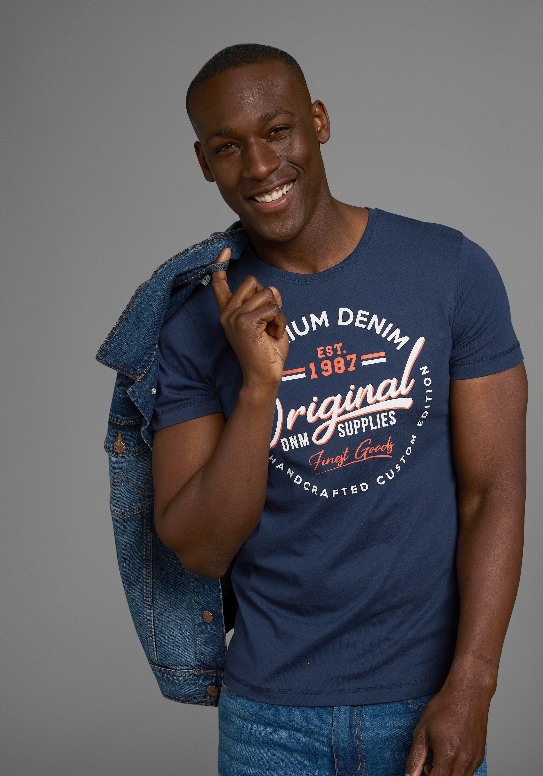 AJC T-Shirt, kurzärmelig, schmal geschnitten, mit stylischem Druck