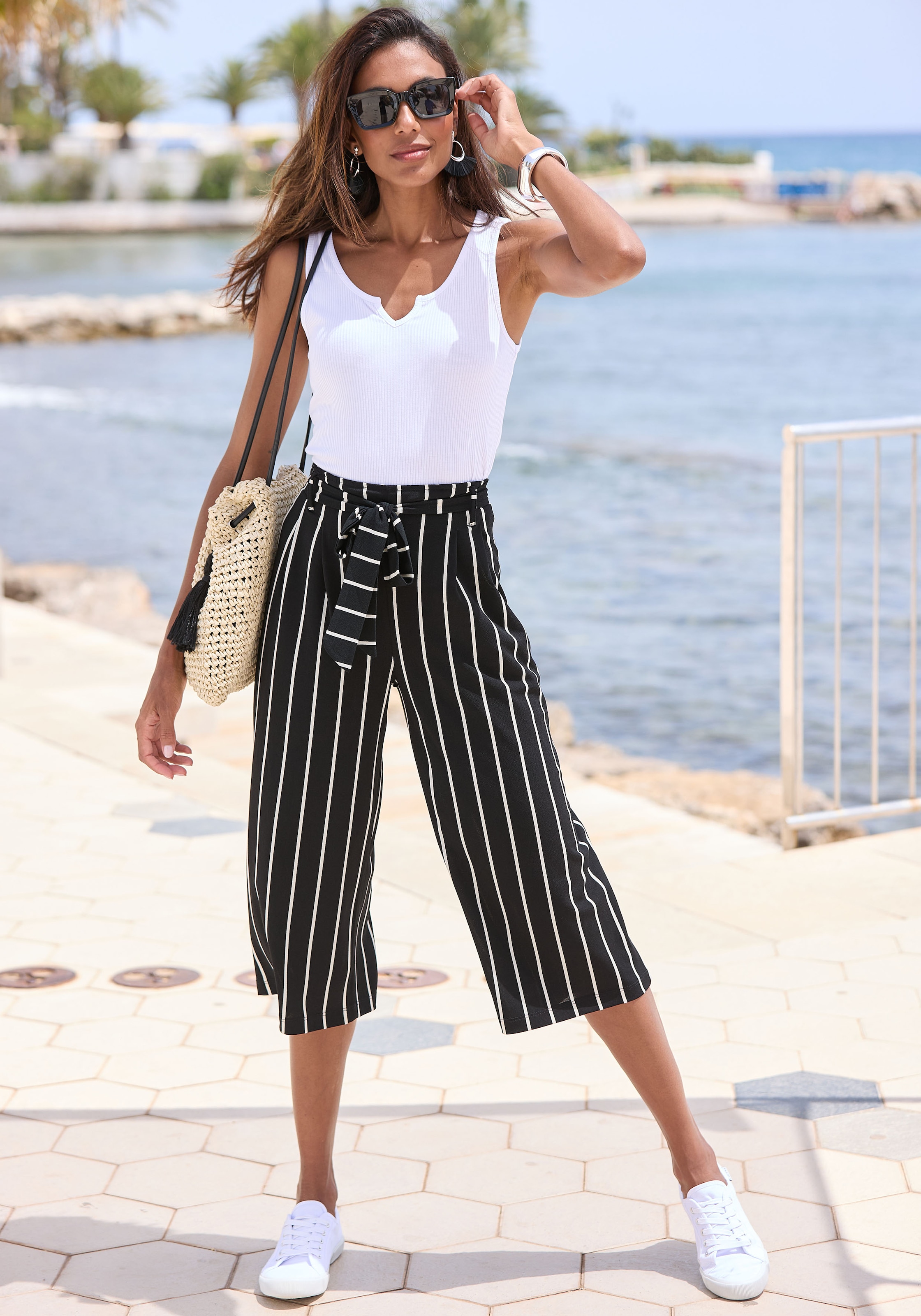 LASCANA Ripptanktop, mit kleinem V-Ausschnitt, figurbetontes Damentop, Basic