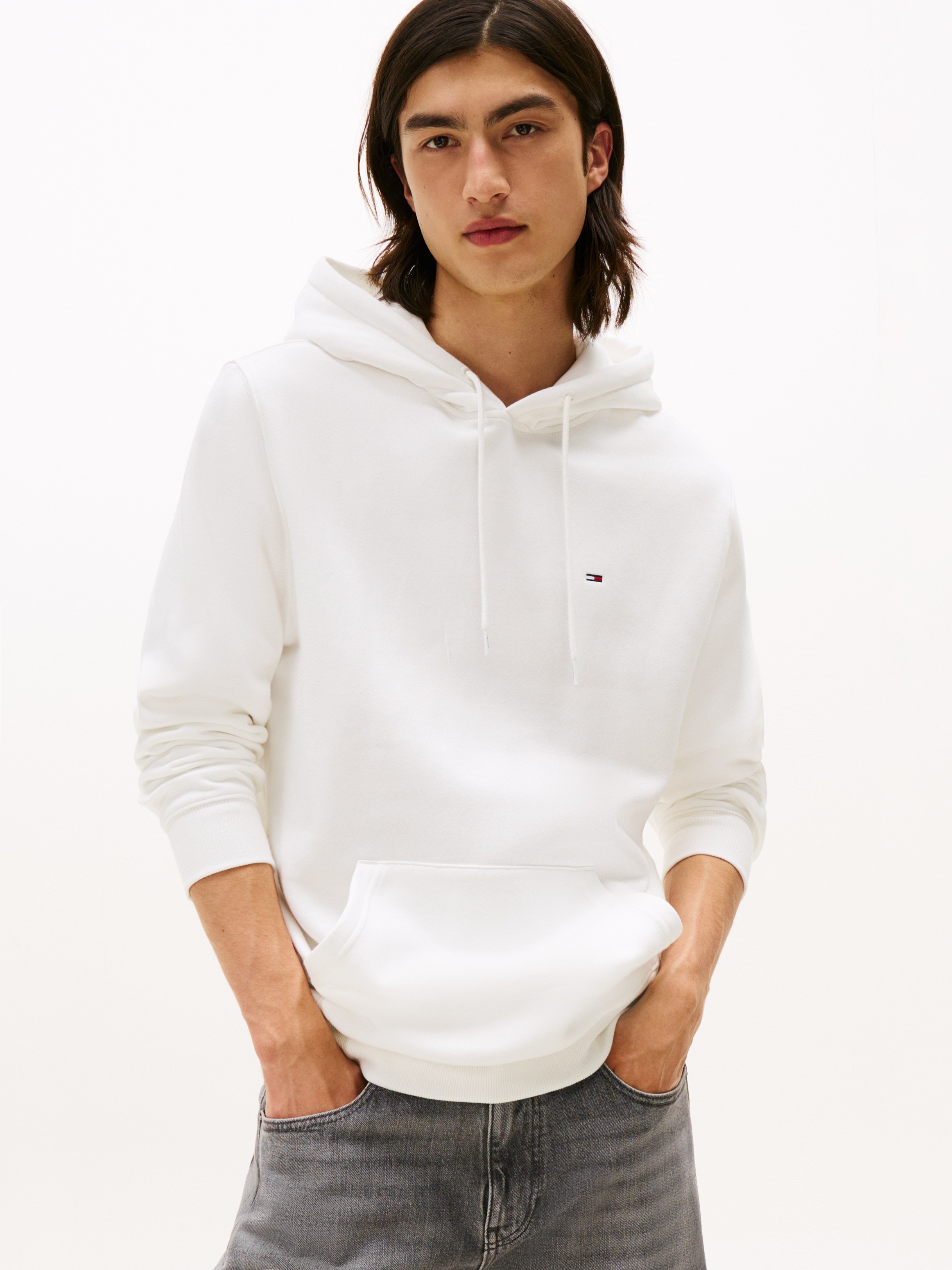 Tommy Jeans Sweatshirt »TJM REG S FLAG HOODIE«, mit bestickten Markenlogo auf Brusthöhe
