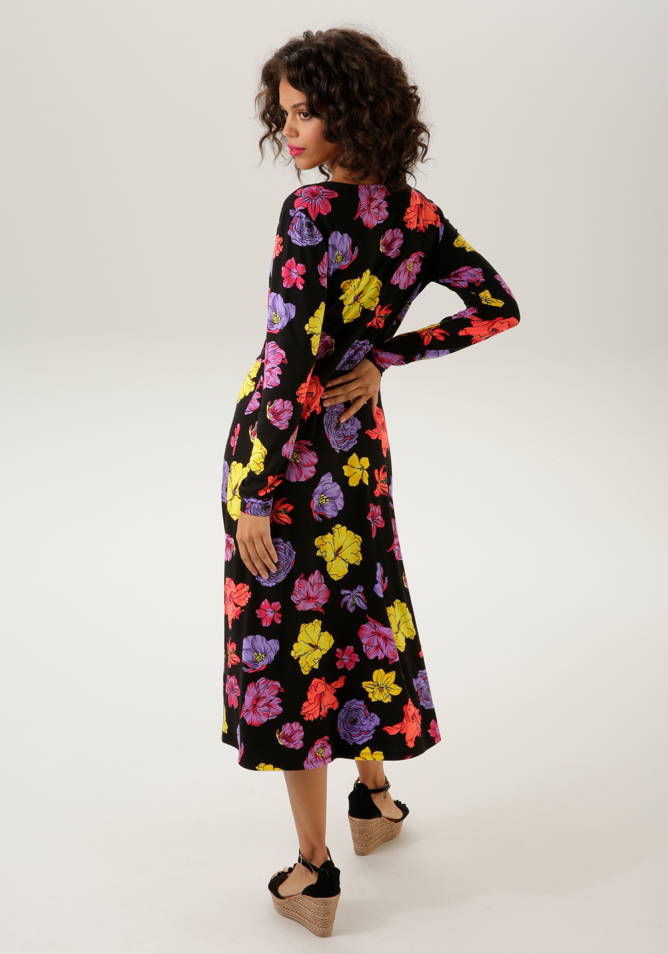 Aniston CASUAL Jerseykleid, mit farbenfrohen Blüten bedruckt