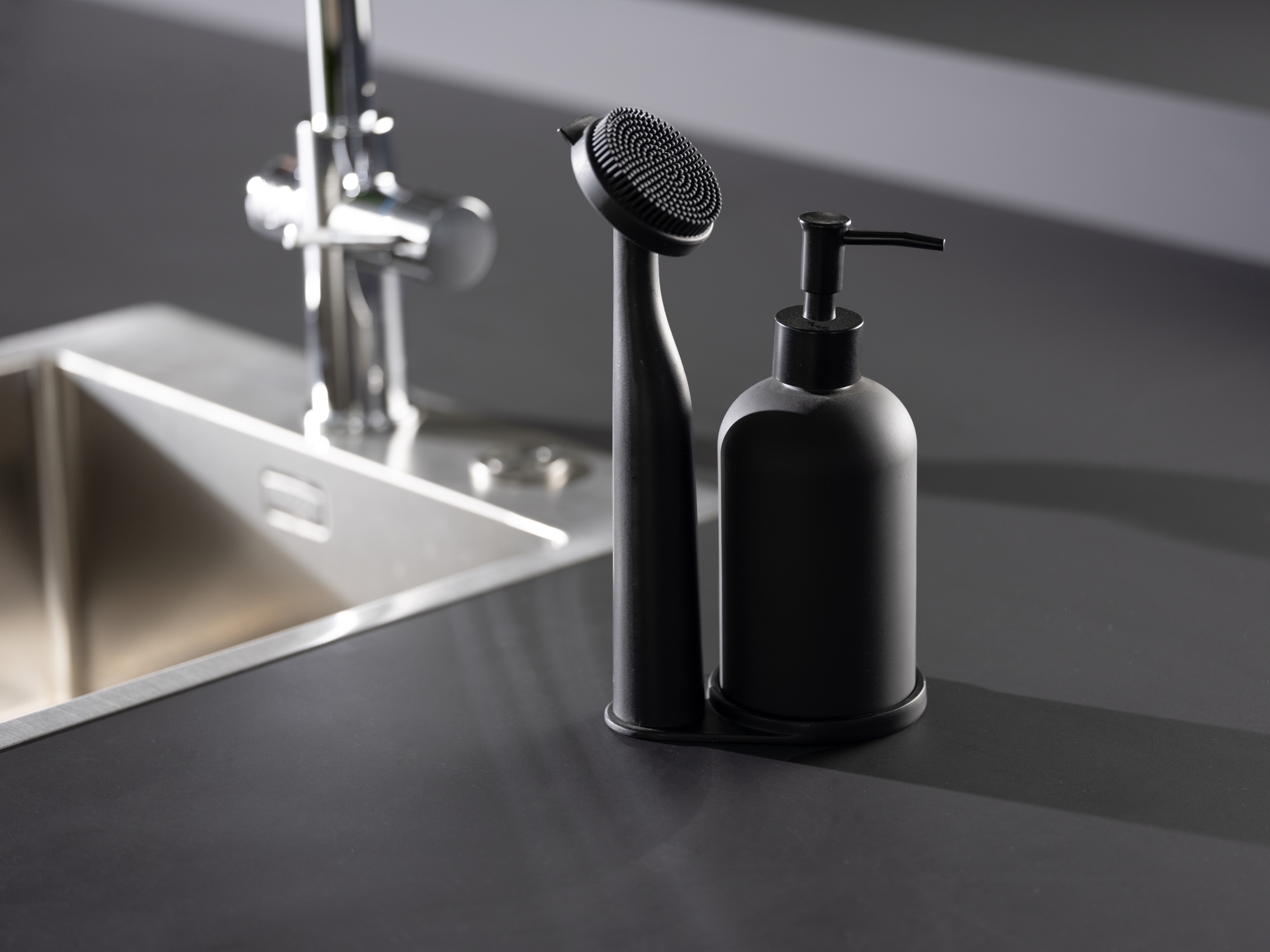 WENKO Spülmittelspender »Modell Piedo«, (Set, 3 tlg.), Spül-Set, inkl. Spülbürste mit Halterung, Glas/Polyresin