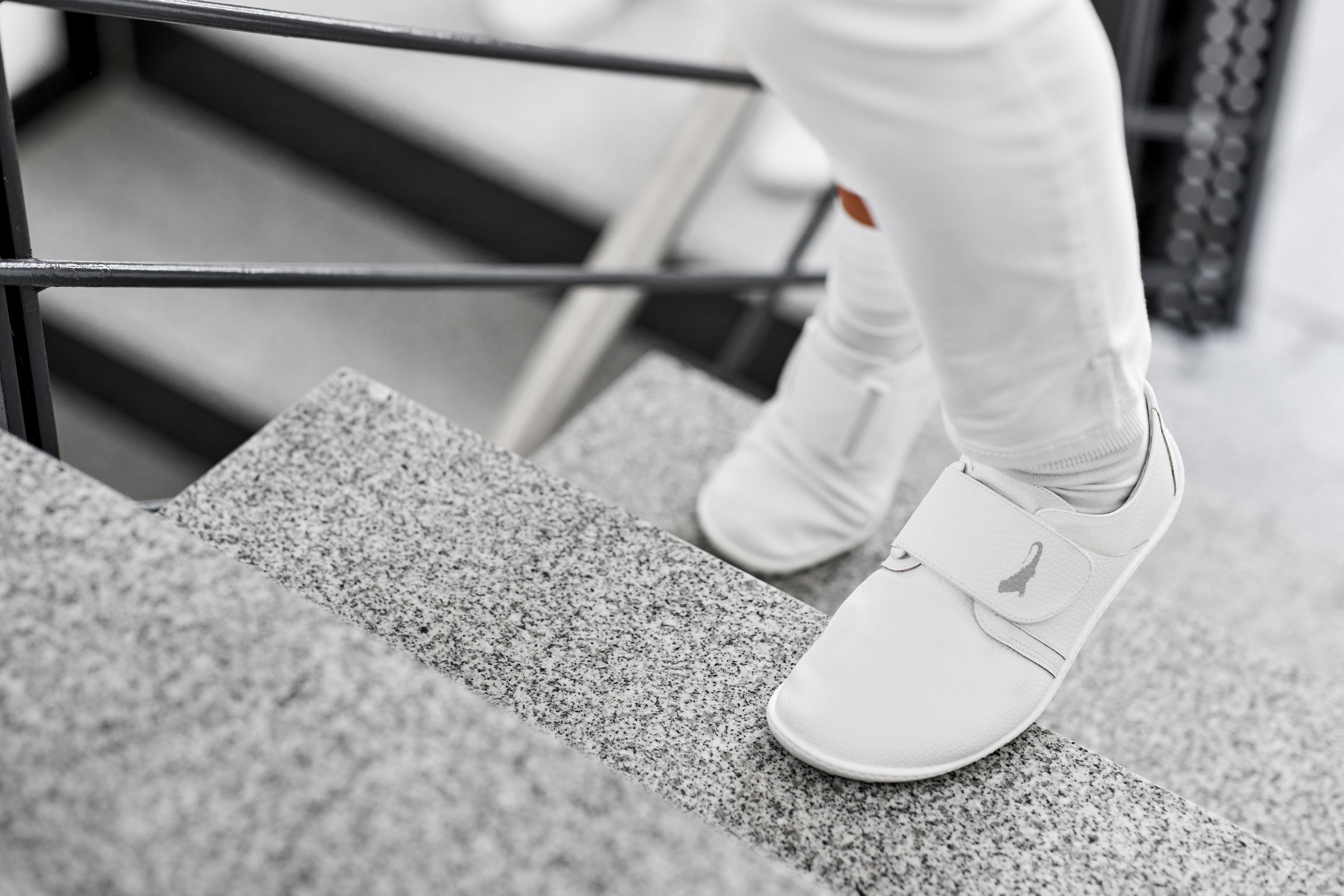 Leguano Barfussschuh »Berufsschuh CARE«, Klettschuh, Freizeitschuh, Bequemschuh mit Klettverschluss