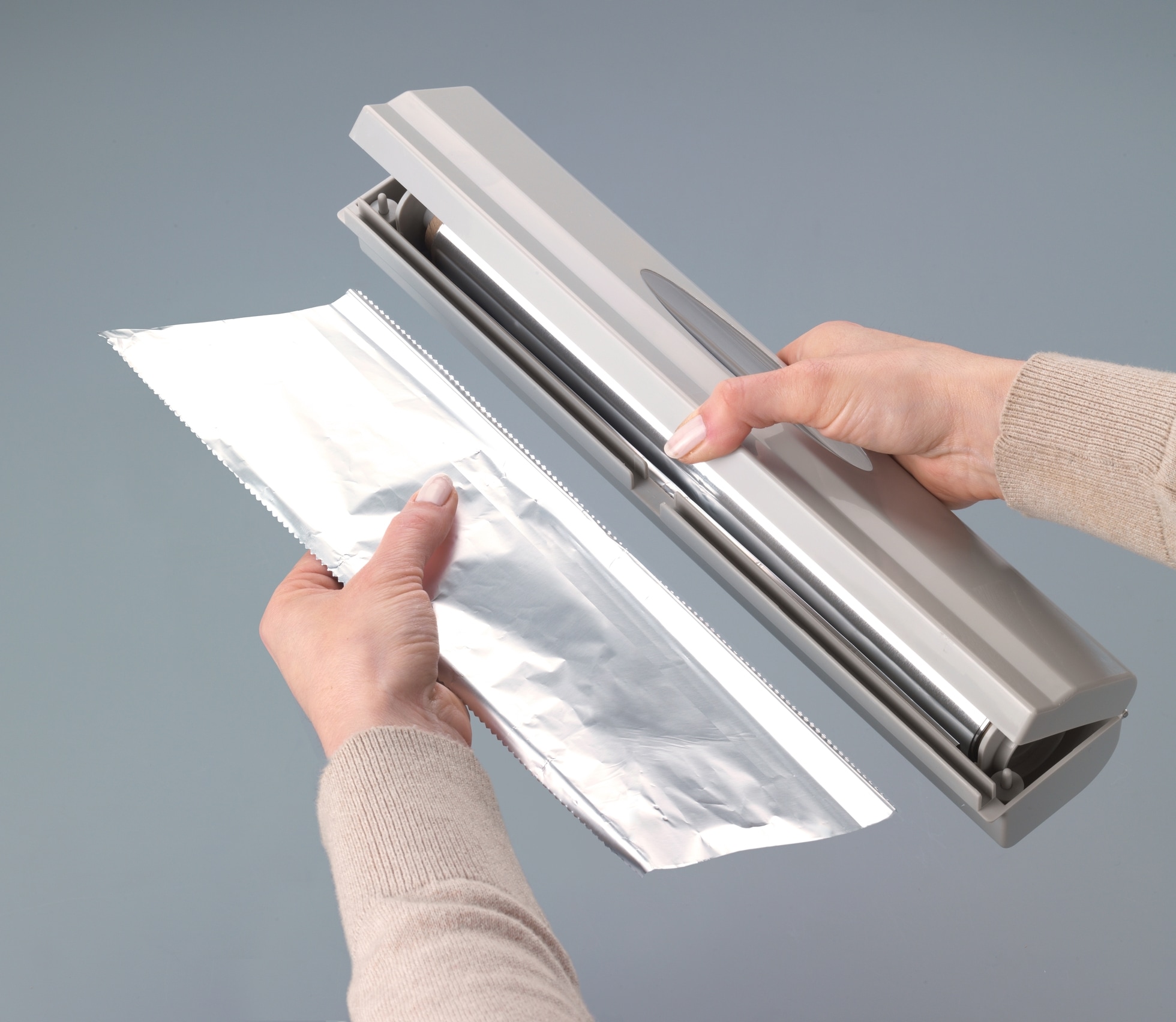 WENKO Folienspender »Modell Perfect-Cutter«, für Folienrollen bis 33 cm Breite, für Alufolien und Frischhaltefolien