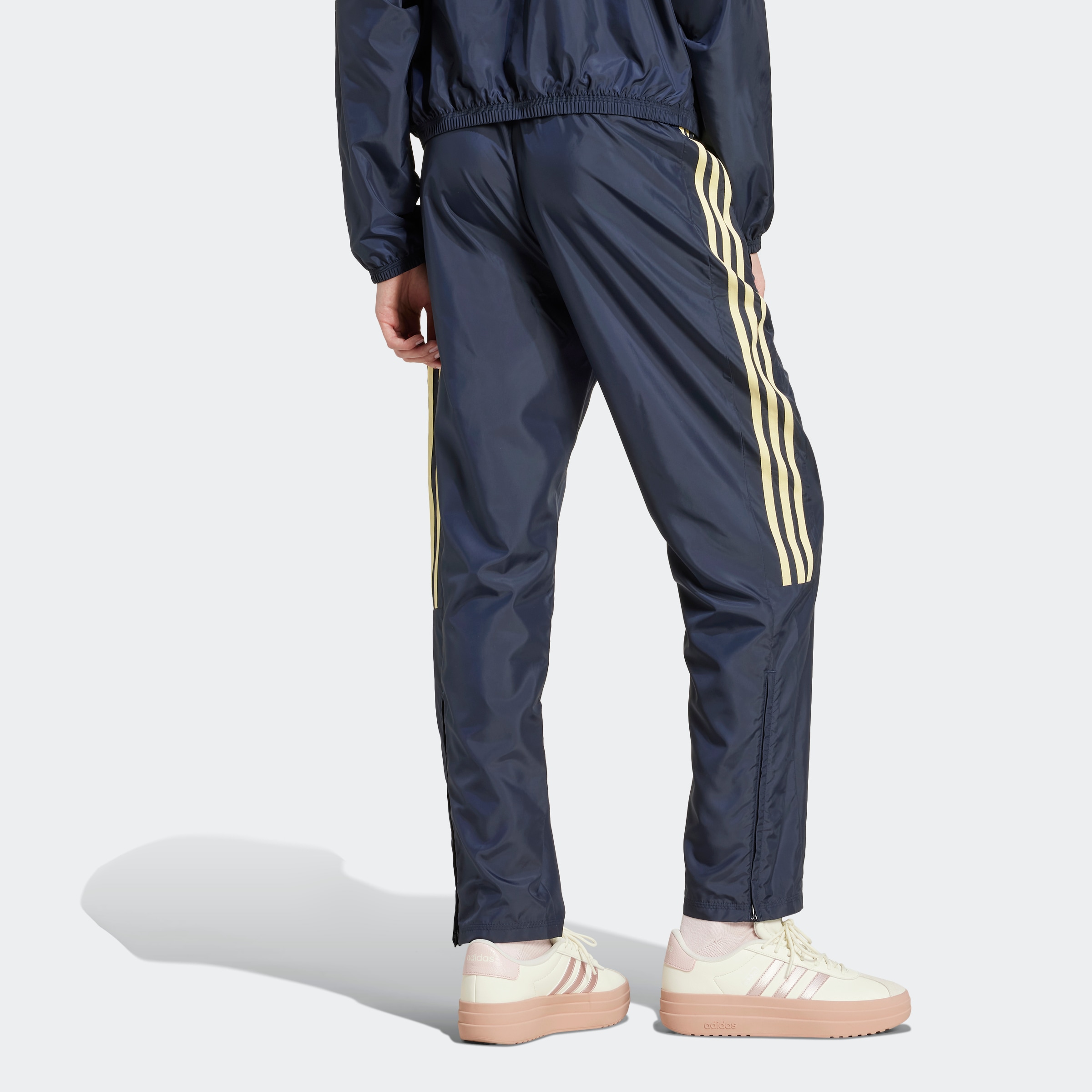 adidas Sportswear Sporthose »W TIRO Q3 WV PT«, (1 tlg.)