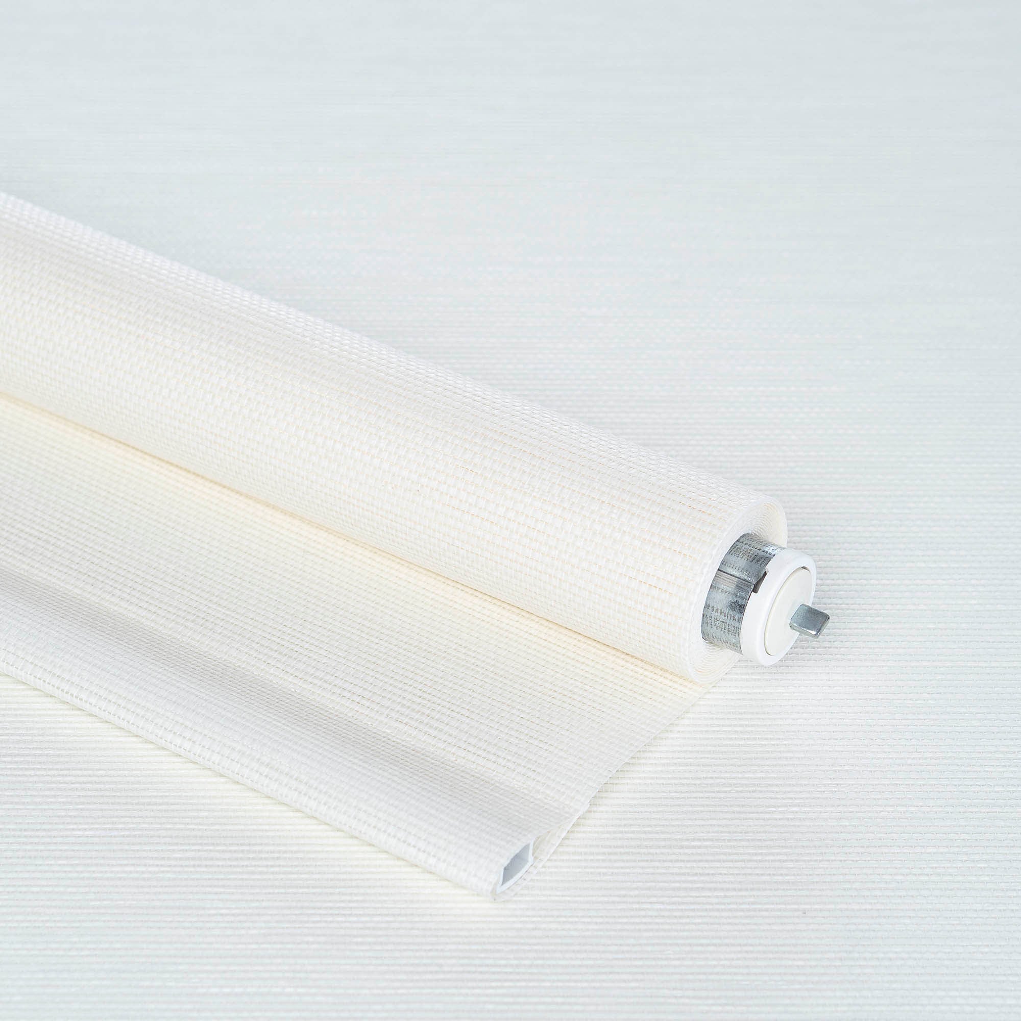 Liedeco Springrollo »Springrollo mit Dekor, lichtdurchlässig, Struktur natur weiss, Liedeco«, Lichtschutz, Perlreflex-beschichtet, ohne Bohren, freihängend, Dekorrollo Hergestellt in Deutschland