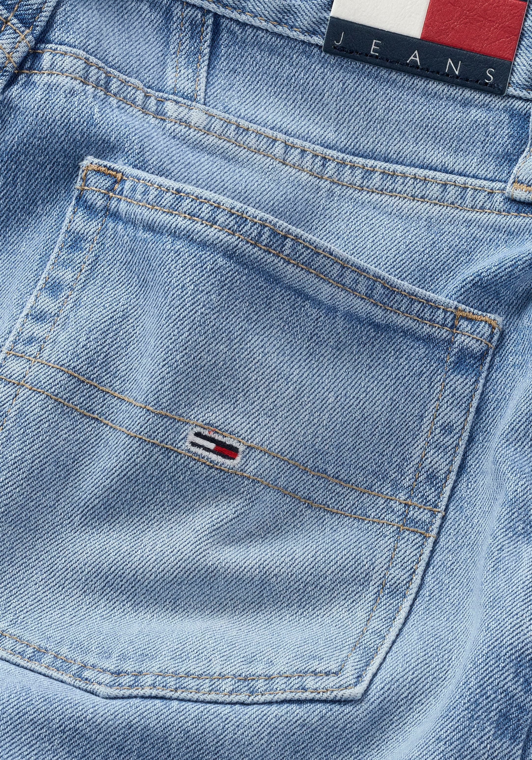 Tommy Jeans Mom-Jeans »Tommy Jeans - High waist - Mom-Jeans«, mit Logo-Badge und Stickereien