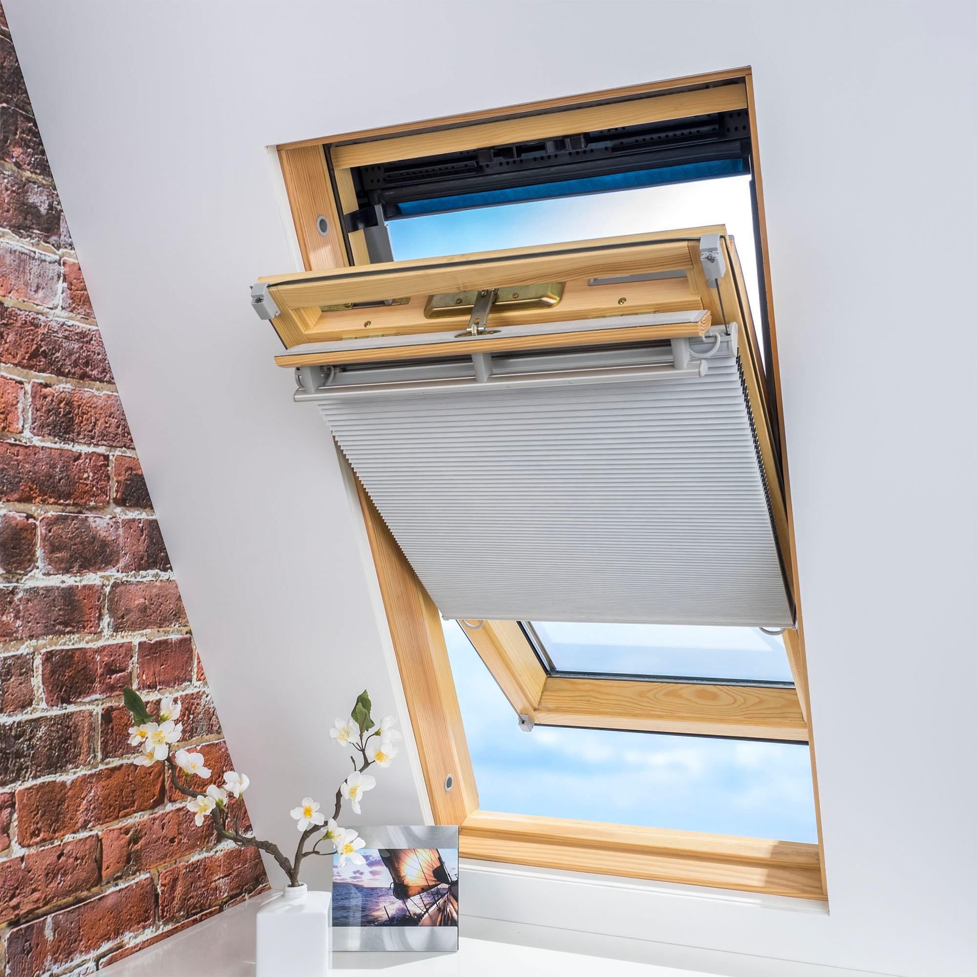 Liedeco Dachfensterplissee »Universal Dachfenster-Plissee«, verdunkelnd, energiesparend, ohne Bohren, verspannt, Fixmass