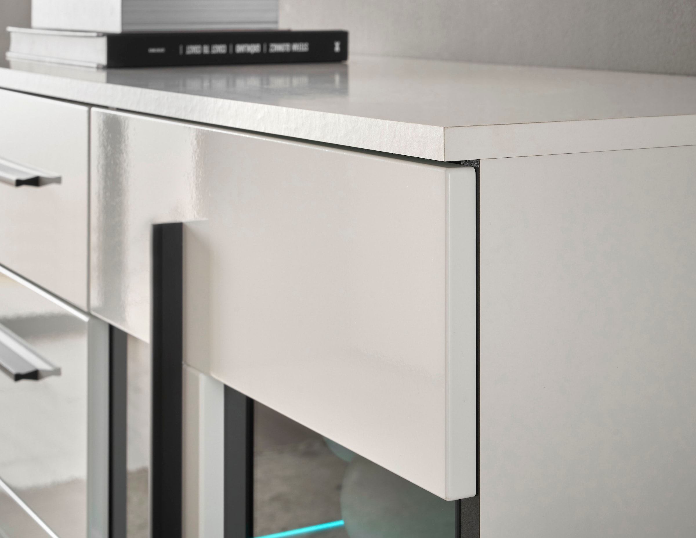 INOSIGN Sideboard »Cantara, moderner Schrank, Kommode in Eiche Evoke oder weiss«, schwarze Stangengriffe, ausreichend Stauraum, vielseitig einsetzbar
