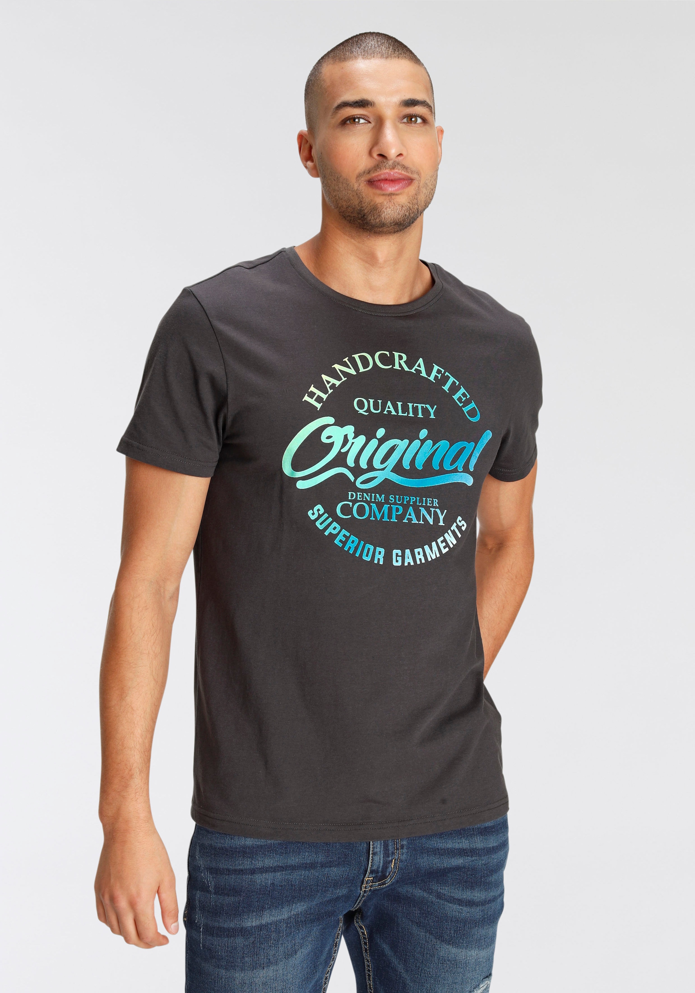 T-Shirt, mit Farbverlauf im Frontprint