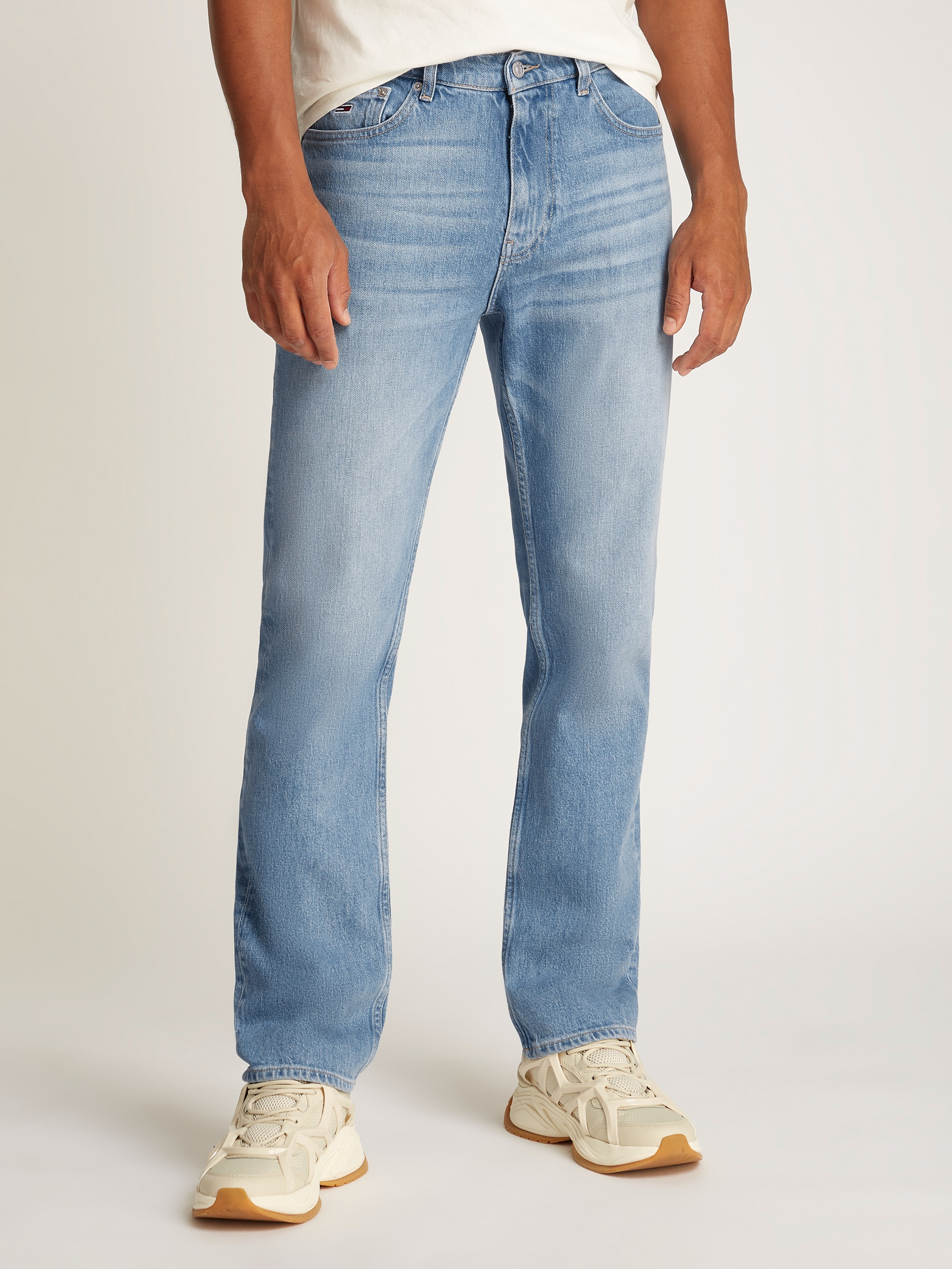 Tommy Jeans Regular-fit-Jeans »RYAN RGLR STRGHT«, mit Logoprägung