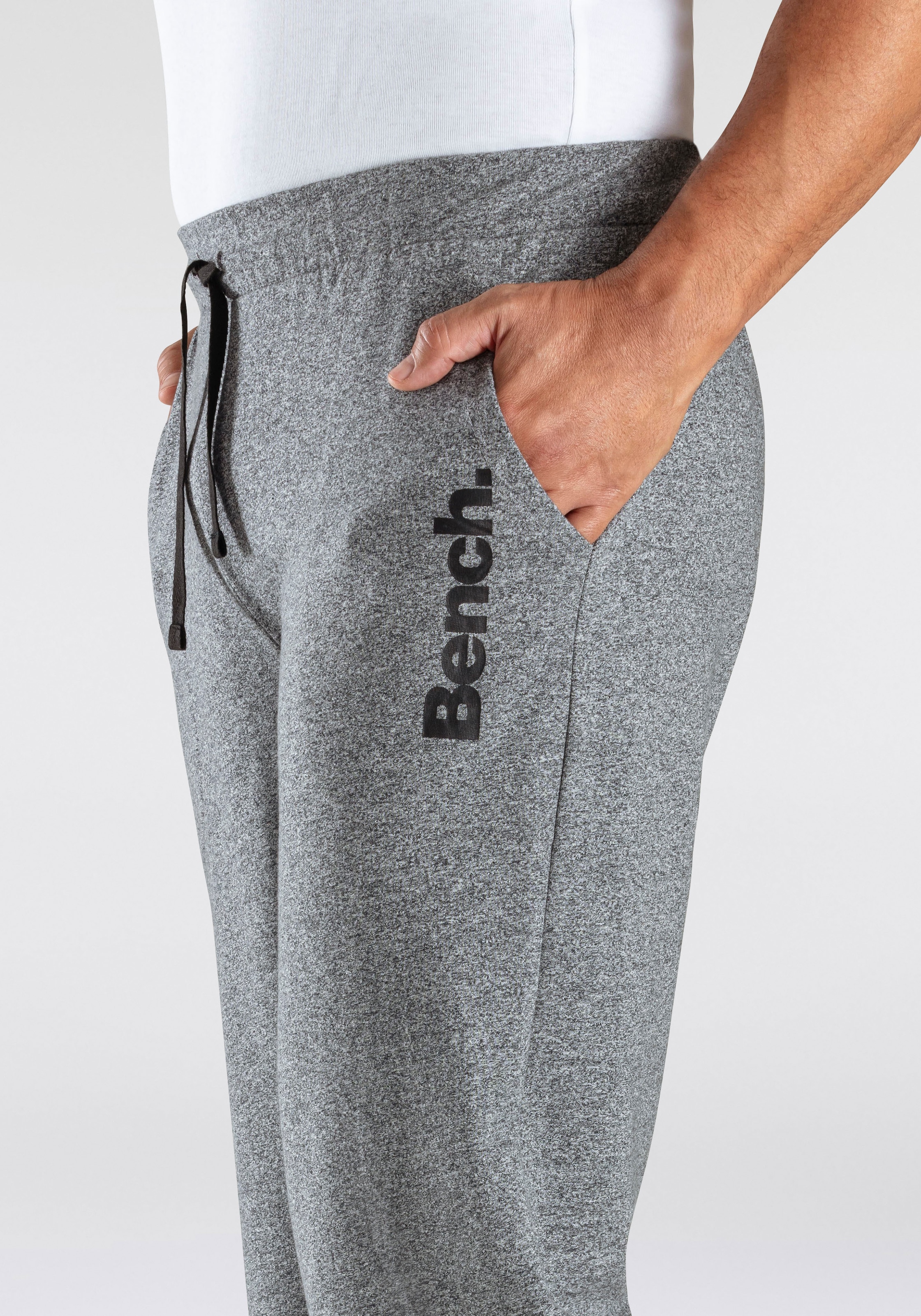 Bench. Loungewear Relaxhose, aus leichter Sweat-Qualität