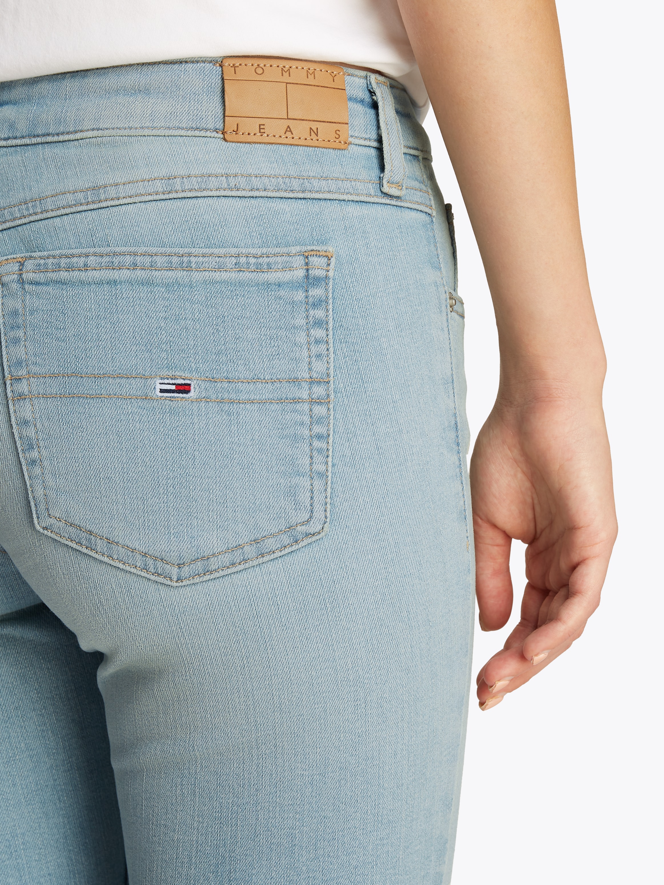 Tommy Jeans Skinny-fit-Jeans »SOPHIE LW SKN«, mit Logo-Badge, in Knöchellänge