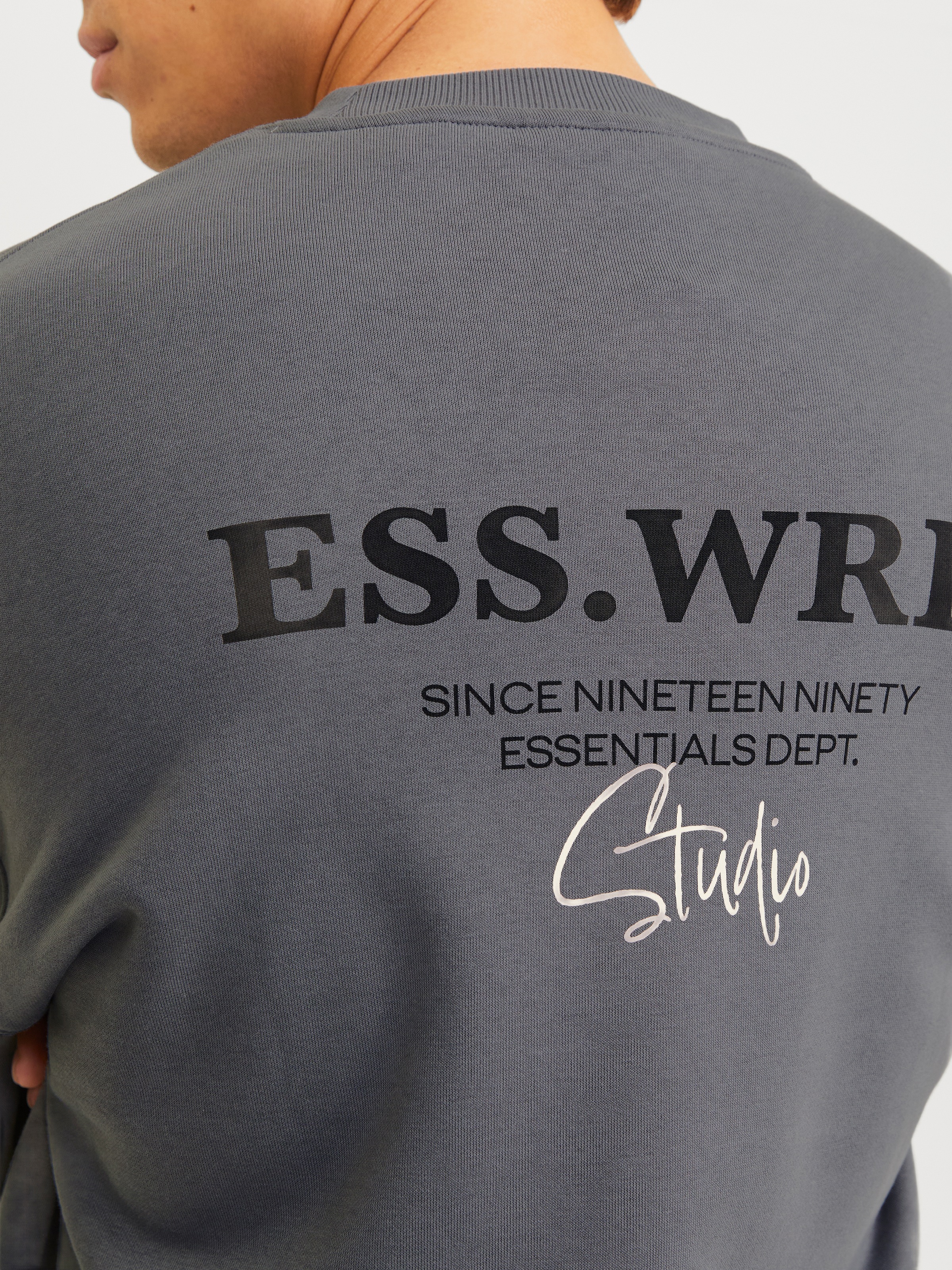 Jack & Jones Sweatshirt »JJEURBAN EDGE STUDIO SWEAT CREW NOOS«, mit Front und Back Print