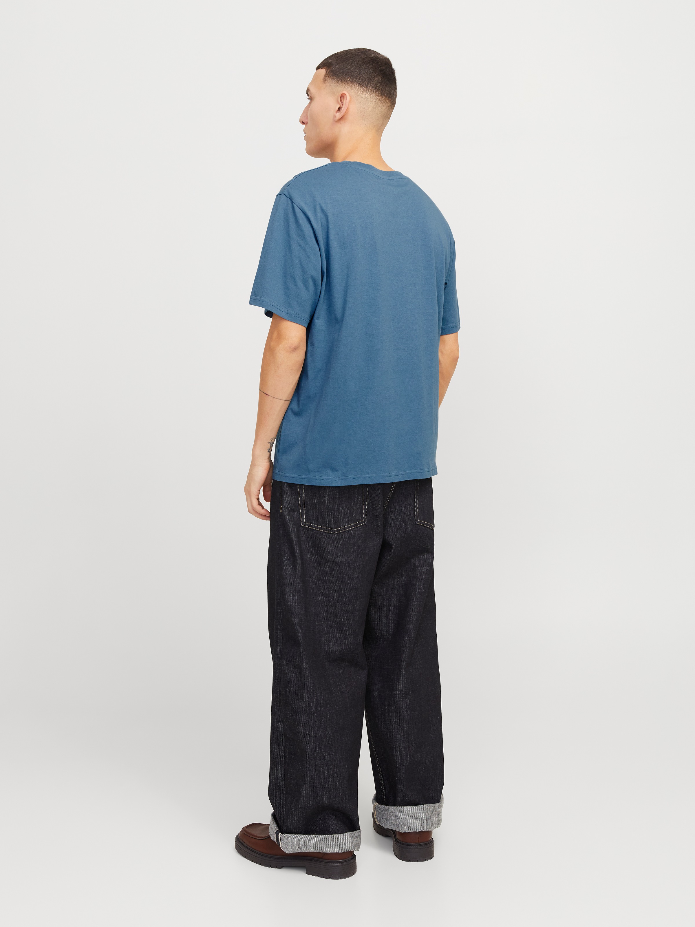 Jack & Jones Rundhalsshirt »JJESTAR mit Pigmentprint und Baumwollgefühl«, mit Pigmentprint
