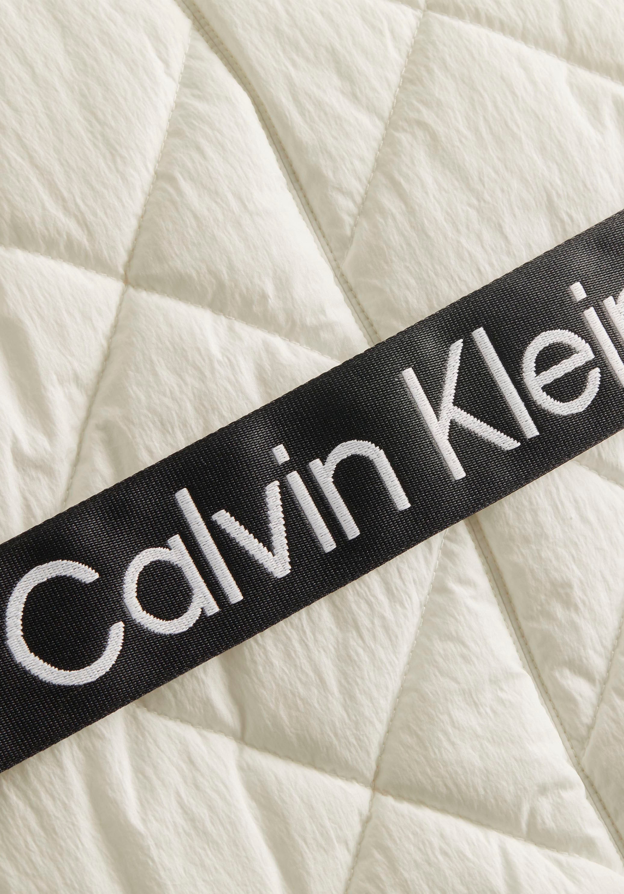 Calvin Klein Jeans Steppmantel »BELTED QUILTED COAT«, (Set, 2 tlg., mit  Bindegürtel), mit hohem Stehkragen online bestellen bei Jelmoli-Versand  Schweiz