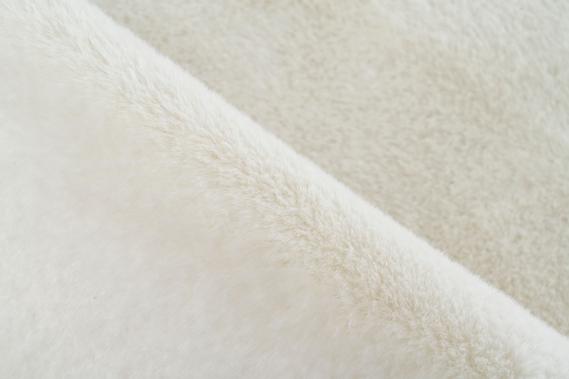Kayoom Badematte »Rabbit Light«, rutschhemmend beschichtet, fussbodenheizungsgeeignet, weiche Kaninchenfell Haptik, Badezimmer, Kinderzimmer, Schlafzimmer