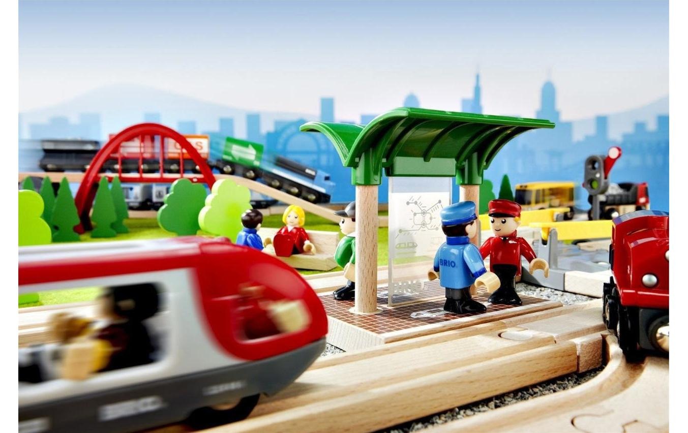 BRIO® Spielzeugeisenbahn-Erweiterung »Brio WORLD Strassen & Schienen Reisezug Set«