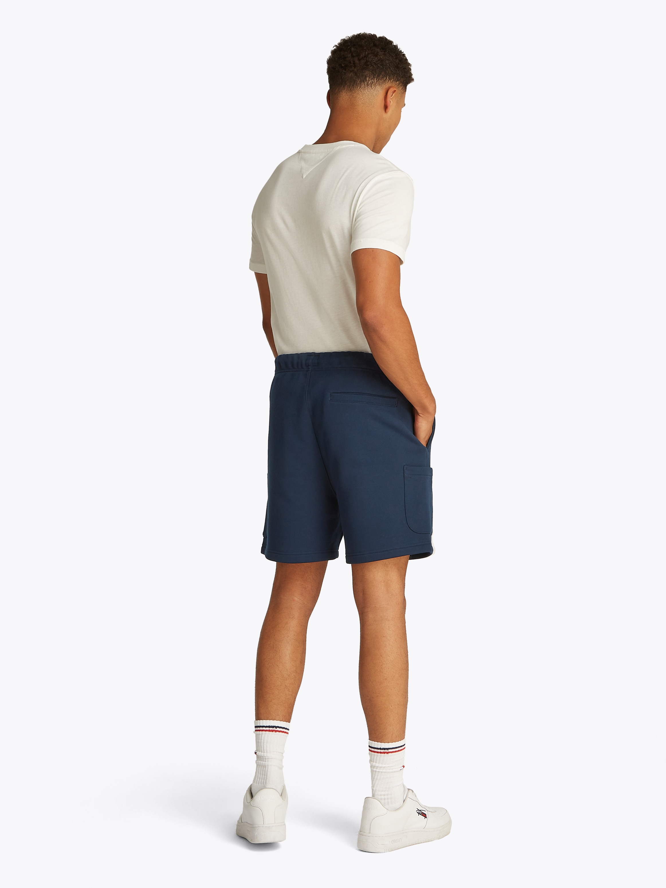 Tommy Jeans Cargoshorts »TJM BADGE CARGO SHORT«, mit Seitentasche