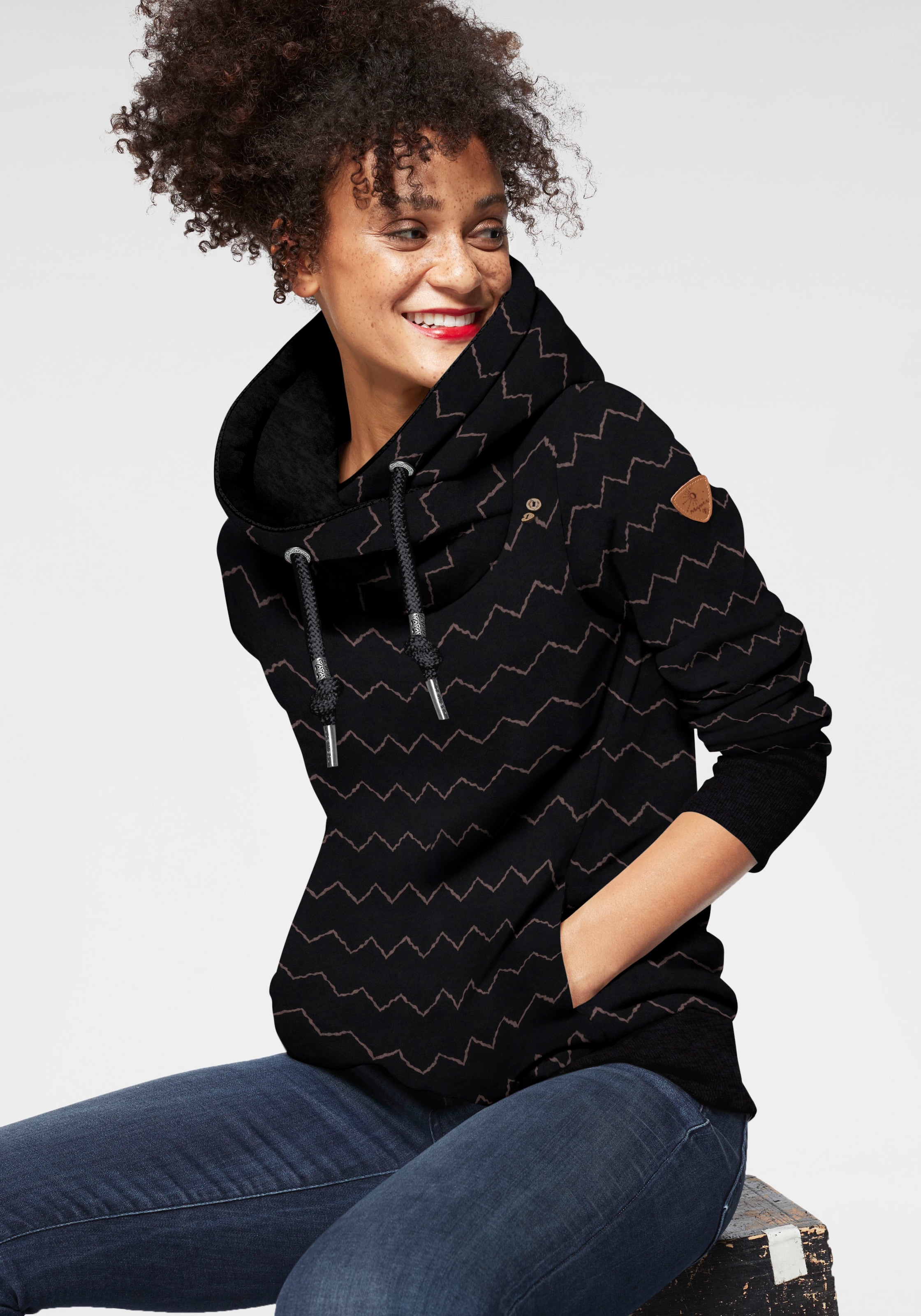 Ragwear Kapuzensweatshirt "GRIPY BUTTON CHEVRON O", Hoodie mit hochschiessendem Schalkragen mit Zierknopfbesatz