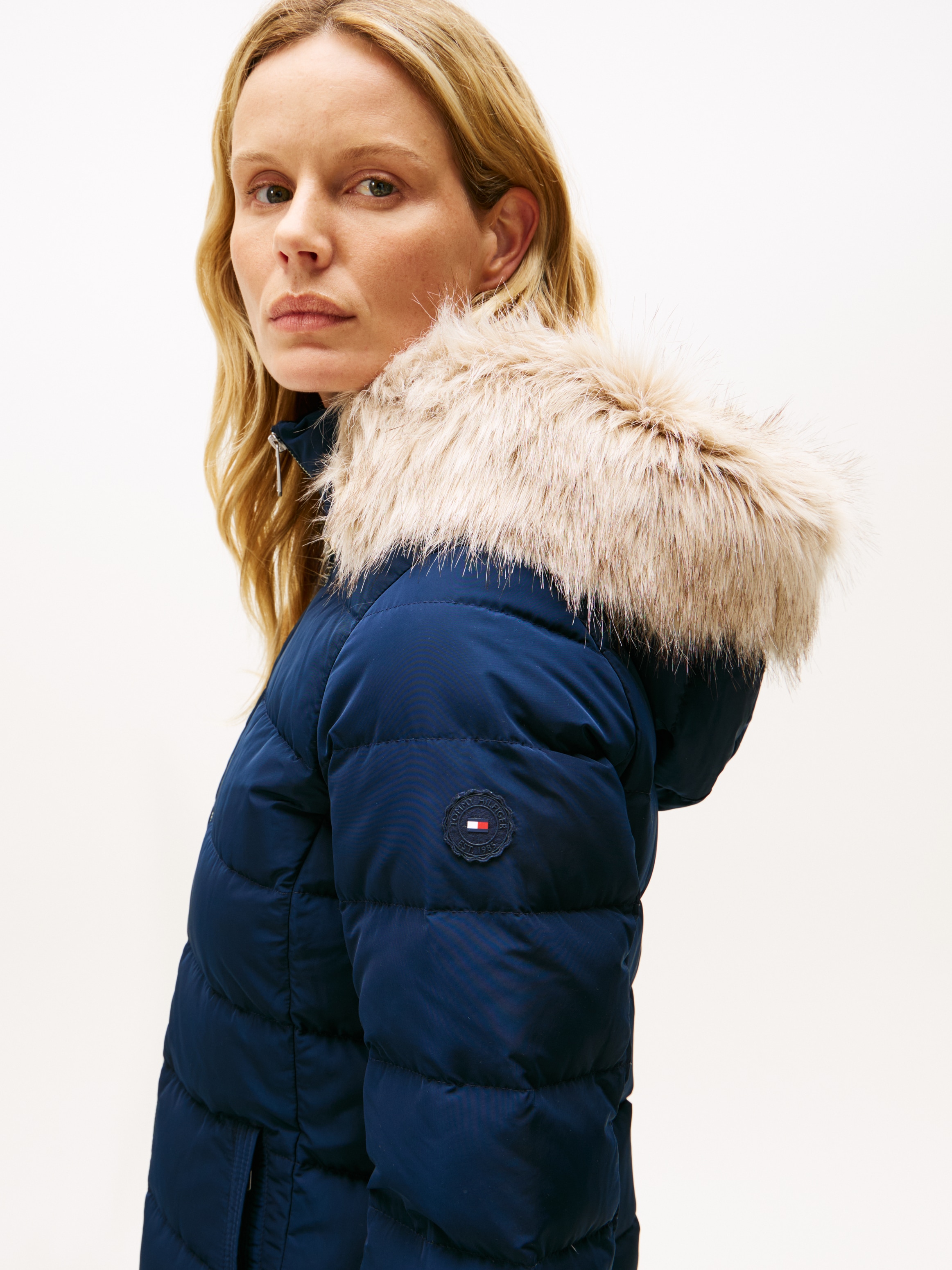 Tommy Hilfiger Steppjacke "MW DOWN SLIM JACKET WITH FUR" mit Kapuze mit Fellimitat