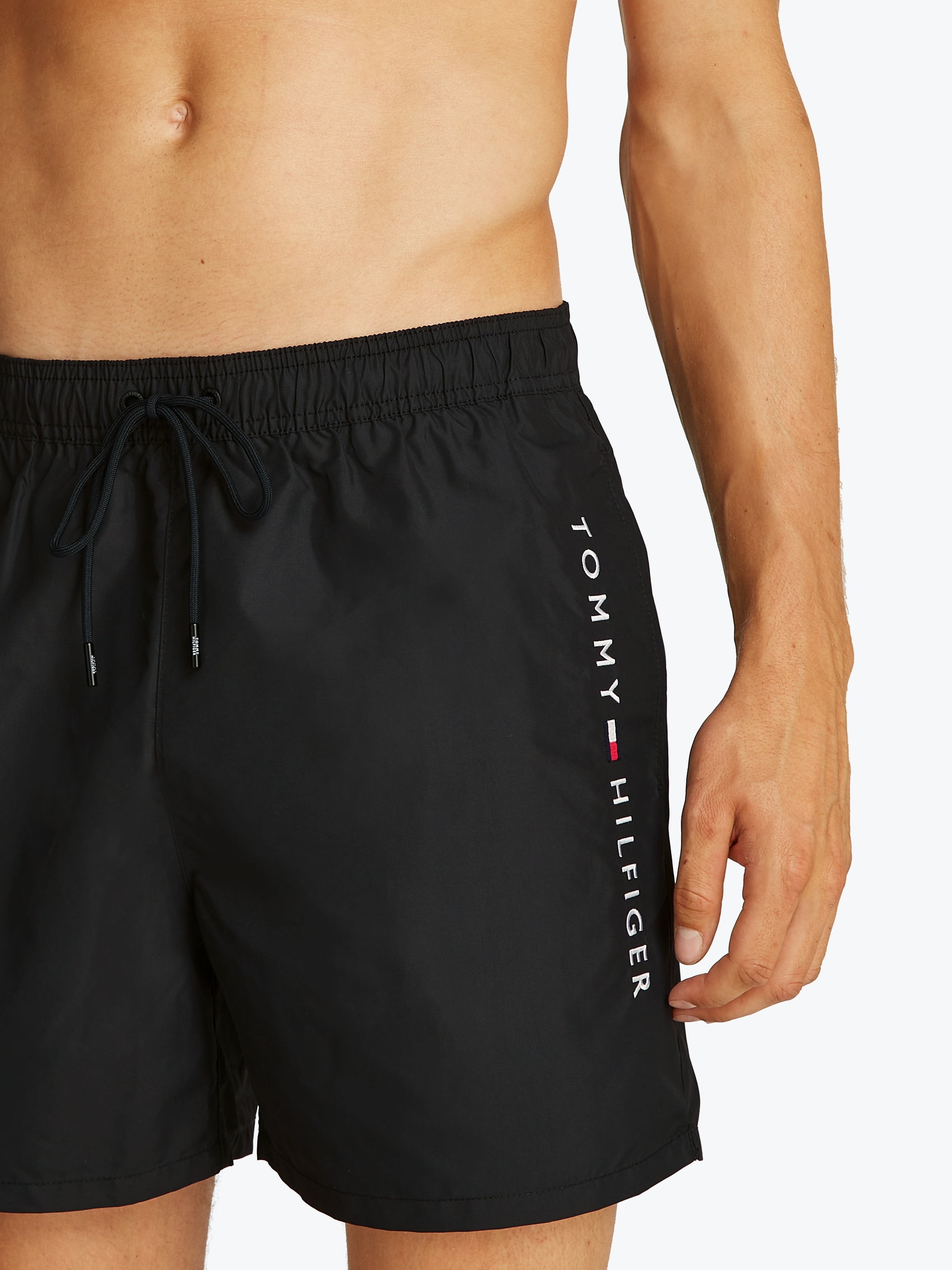 Tommy Hilfiger Swimwear Badeshorts »MEDIUM DRAWSTRING«, mit Logostickerei