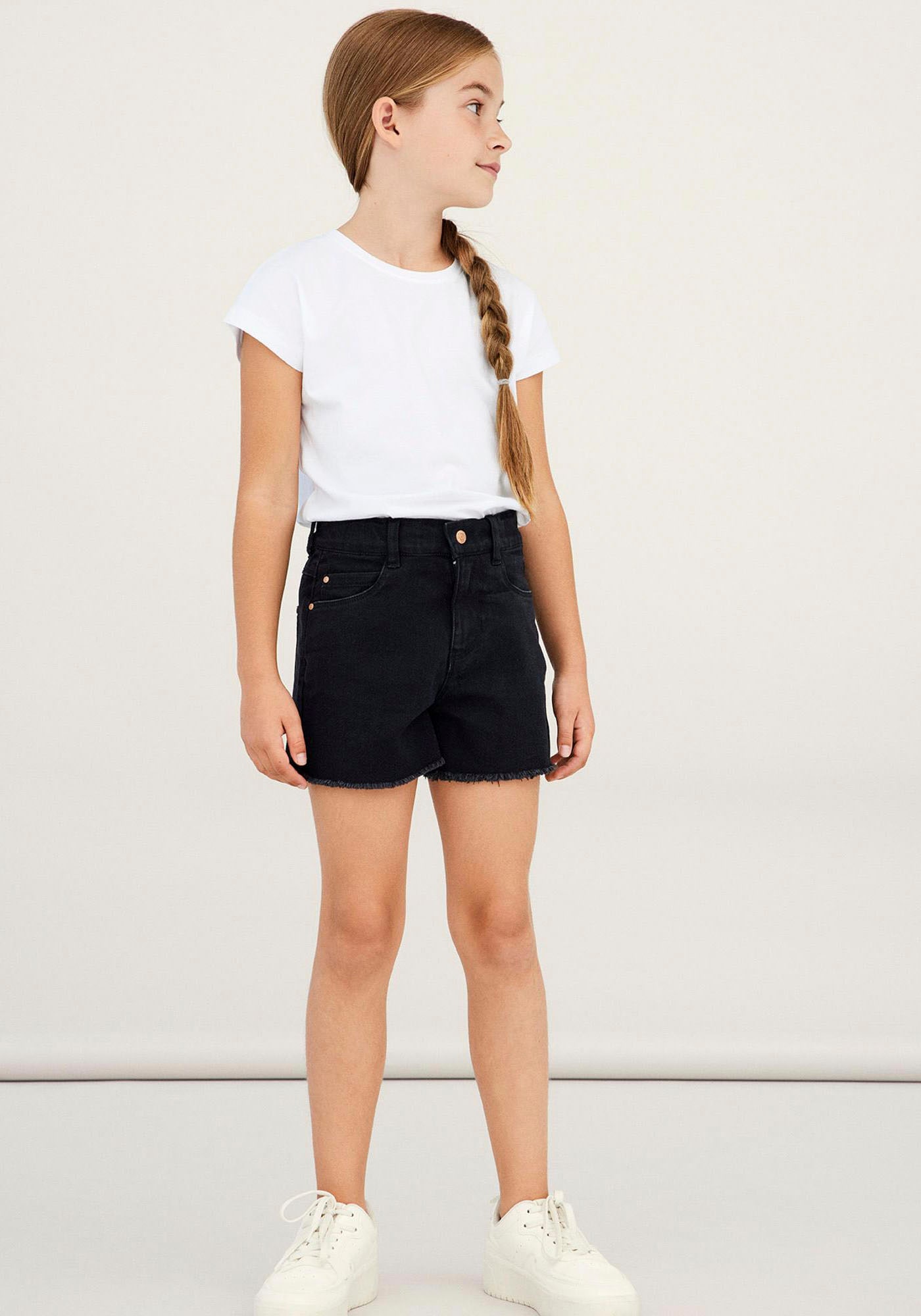 Name It Shorts »NKFROSE HW MOM DNM SHORT« Baumwollmischung, ausgefranster Saum, verstellbarer High Waist Bund