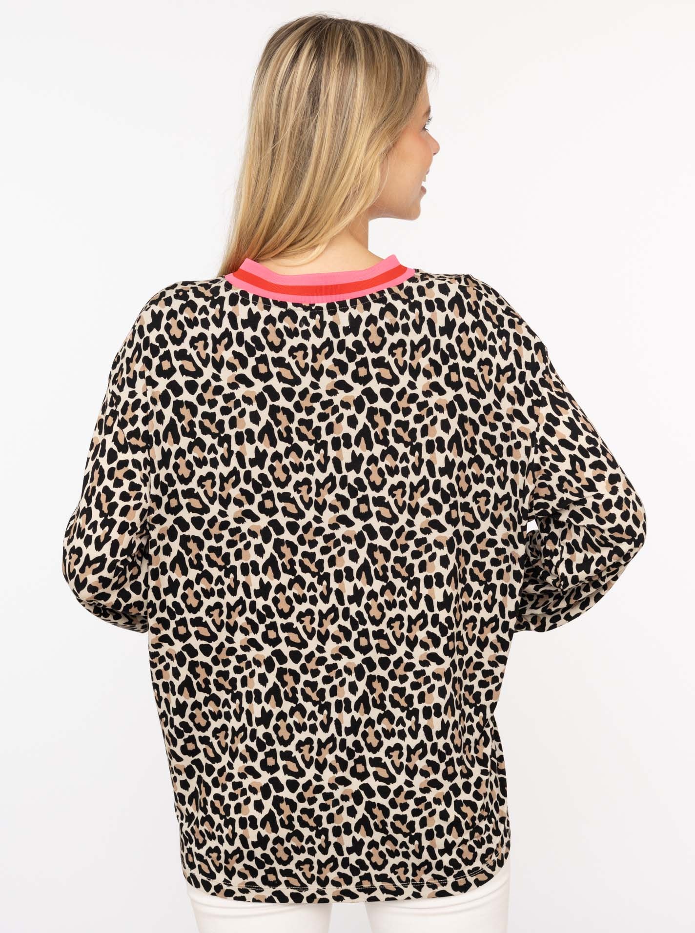 Zwillingsherz Blusenshirt »"Leo"«, Trendige Leoshirt-Bluse mit V-Ausschnitt und sportiven Bündchen