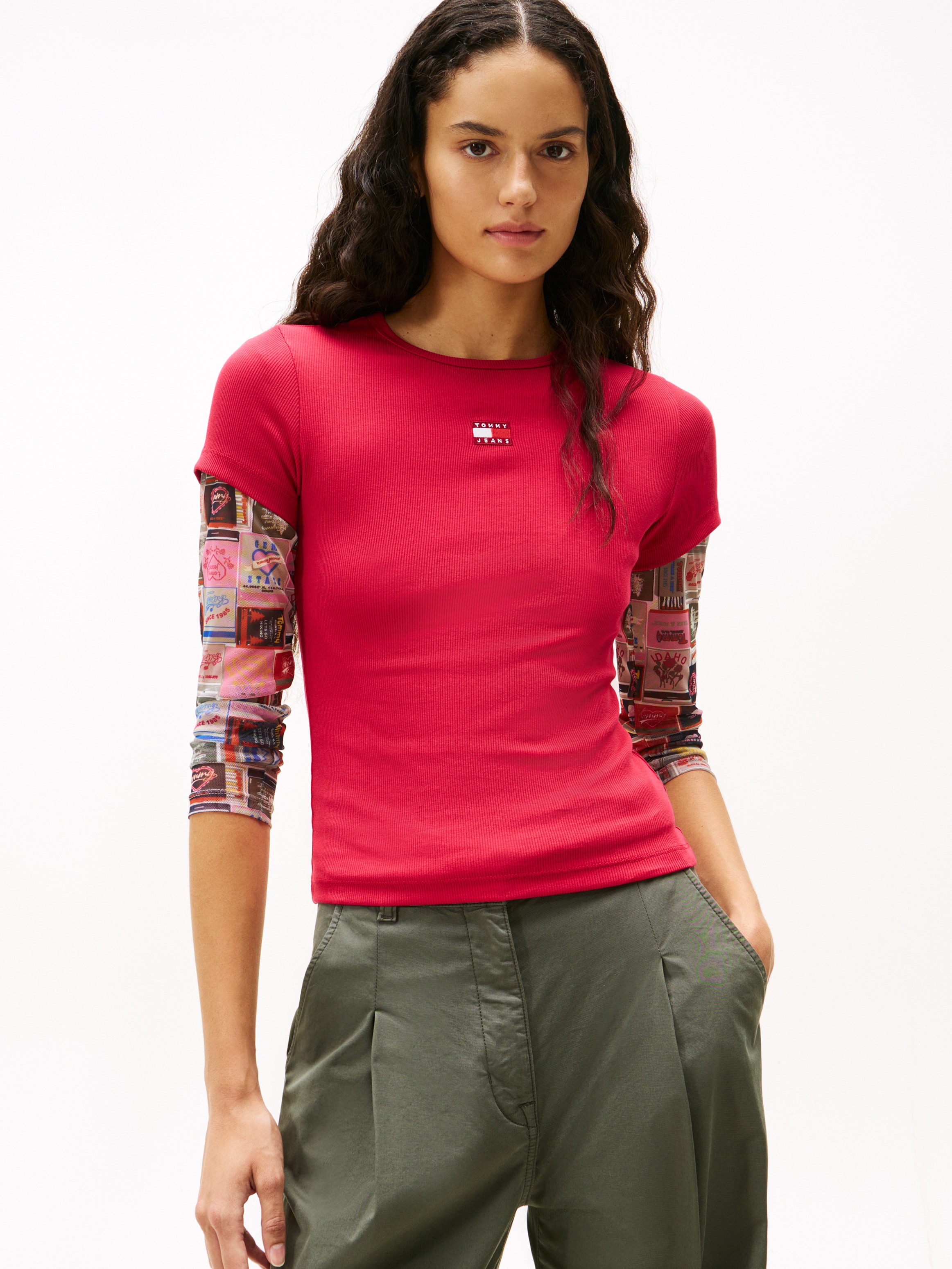 Tommy Jeans Kurzarmshirt »TJW SLIM BADGE RIB TEE« mit gerippter Struktur