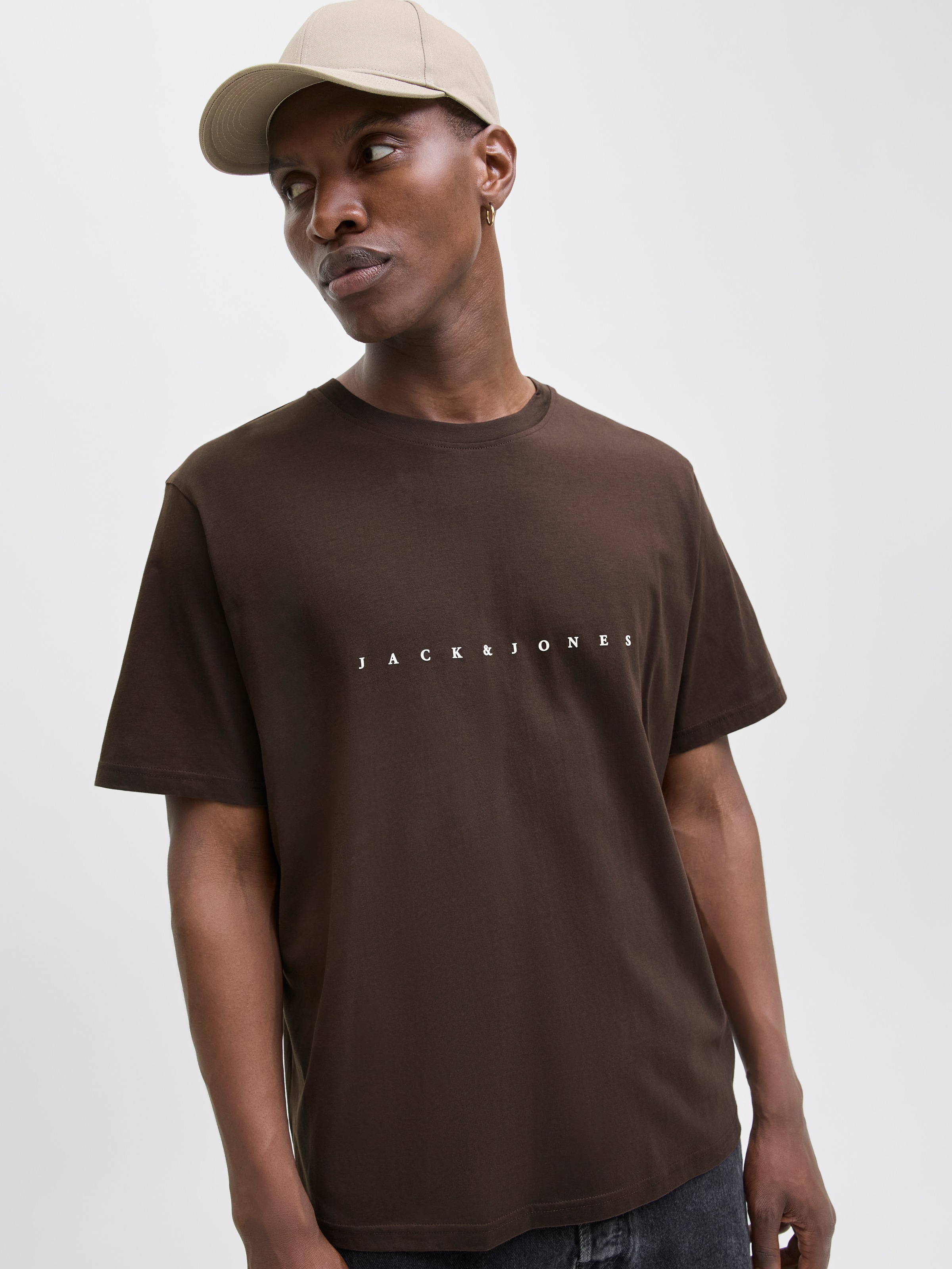 Jack & Jones Rundhalsshirt »JJESTAR mit Pigmentprint und Baumwollgefühl«, mit Pigmentprint