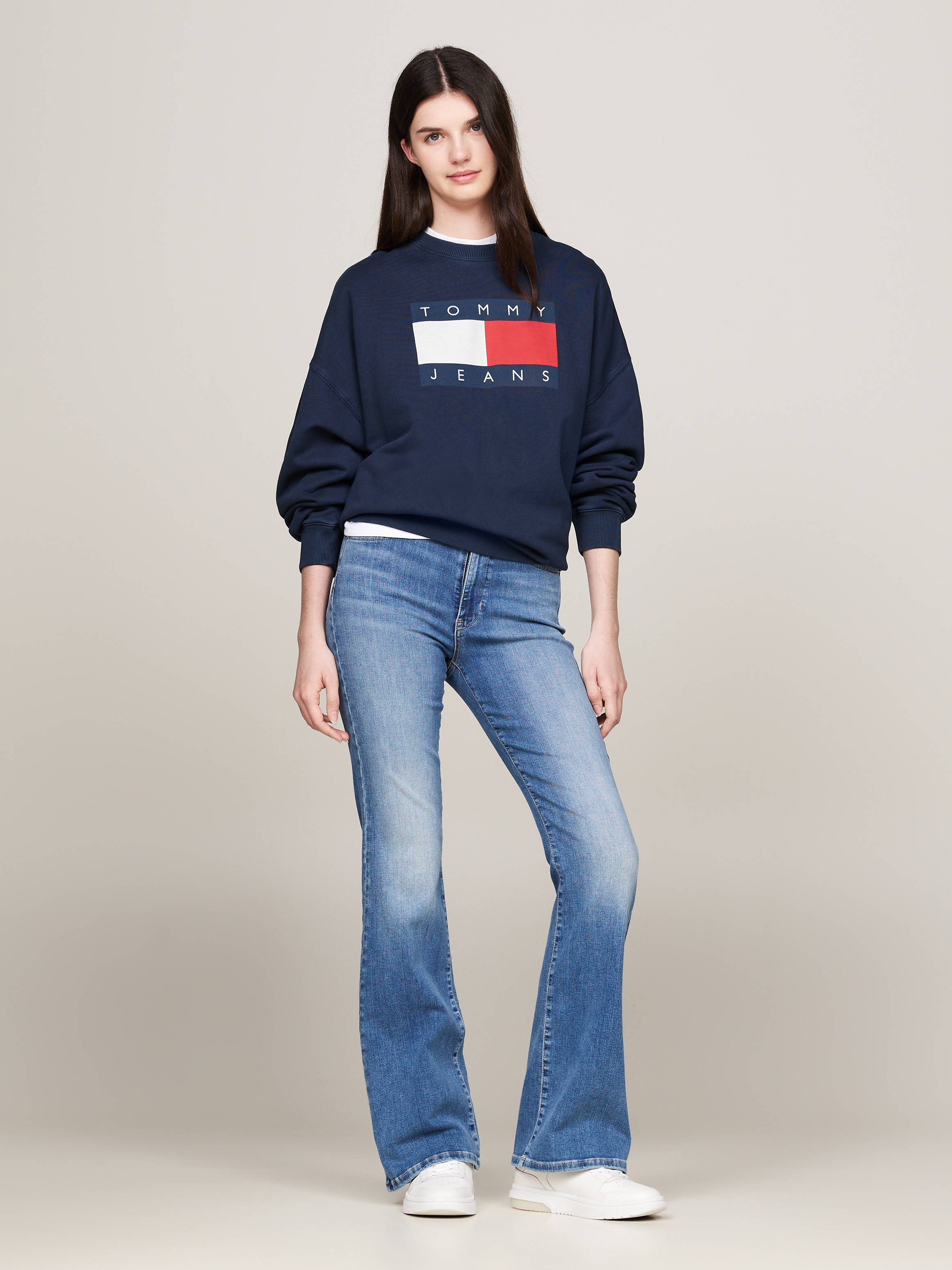 Tommy Jeans Schlagjeans »Tommy Jeans SYLVIA - High waist - Flared Denim Jeans«, mit Tommy Jeans Logo-Badge