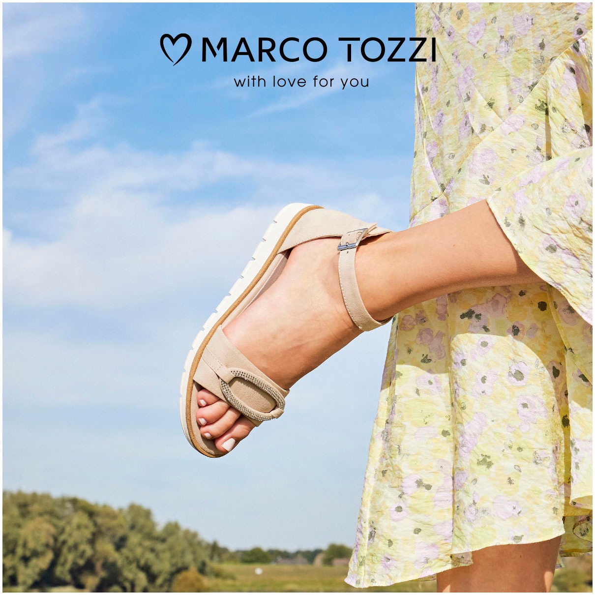 MARCO TOZZI Sandalette, Sommerschuh, Sandale, Keilabsatz, mit Strass-Steinen