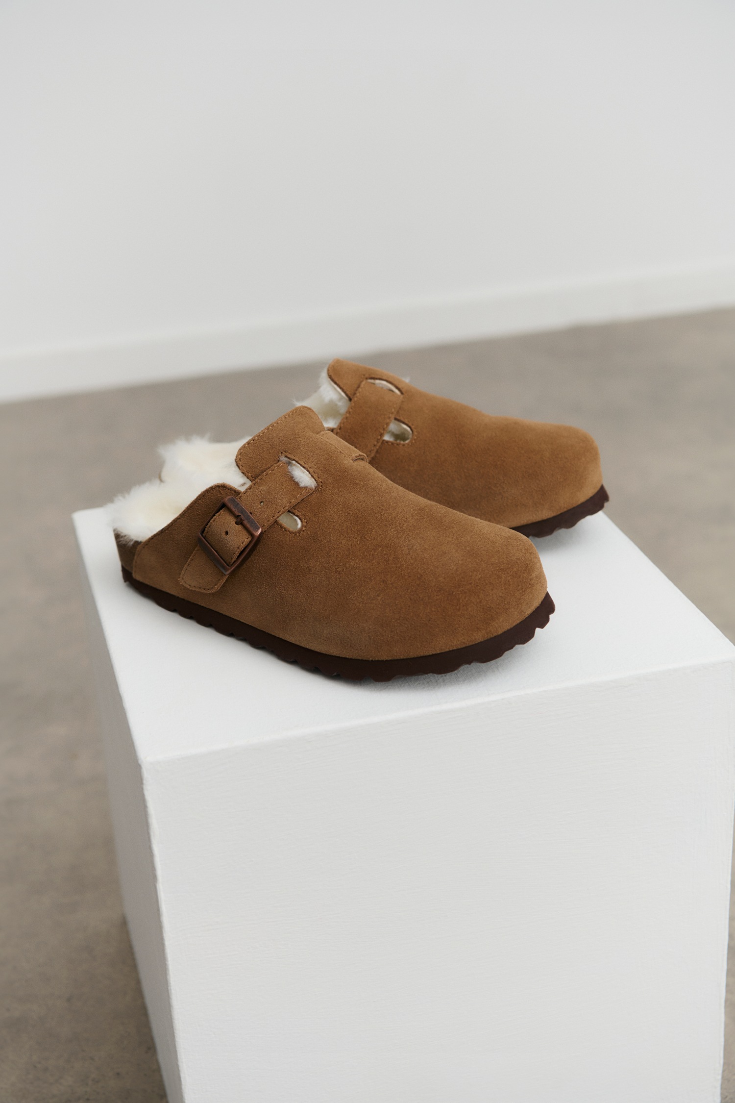 rosemunde Sandale »Evelyn Leather Sandals«, Langlebiges Rindsveloursleder mit anpassungsfähigem Memory Foam.