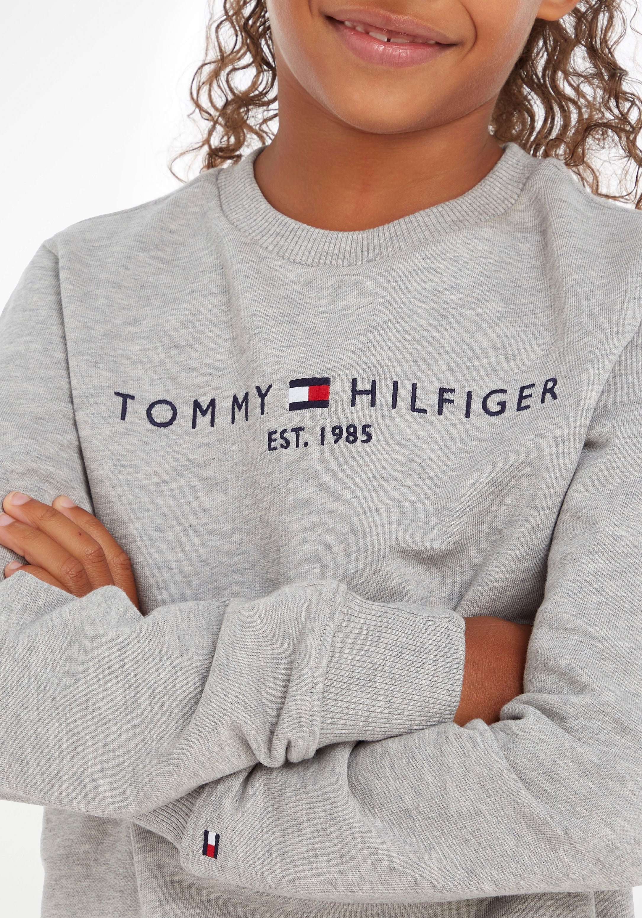 Tommy Hilfiger Sweatshirt »ESSENTIAL SWEATSHIRT«, Kinder Kids Junior MiniMe,für Jungen und Mädchen