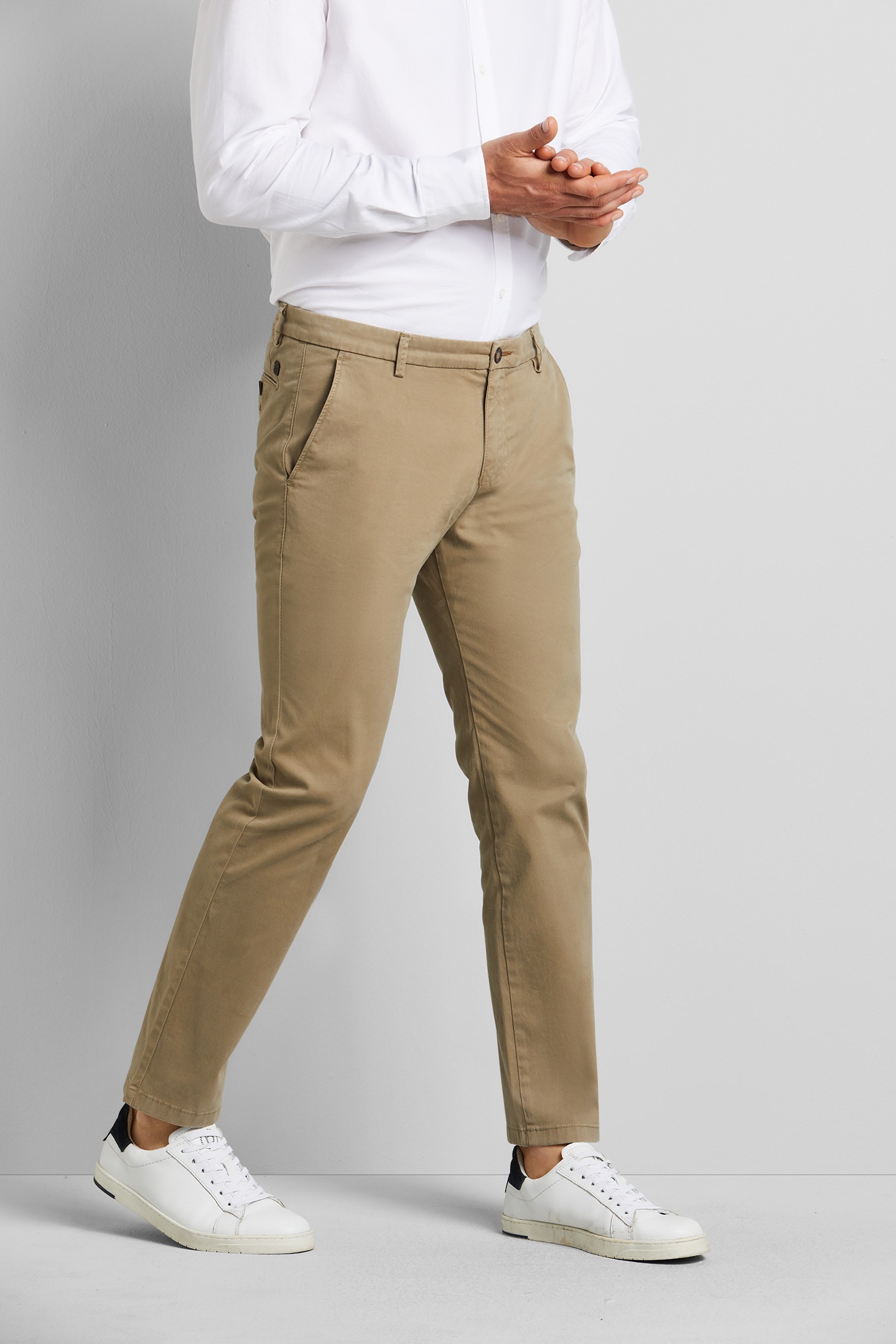 bugatti Chinohose, in einer Baumwollware