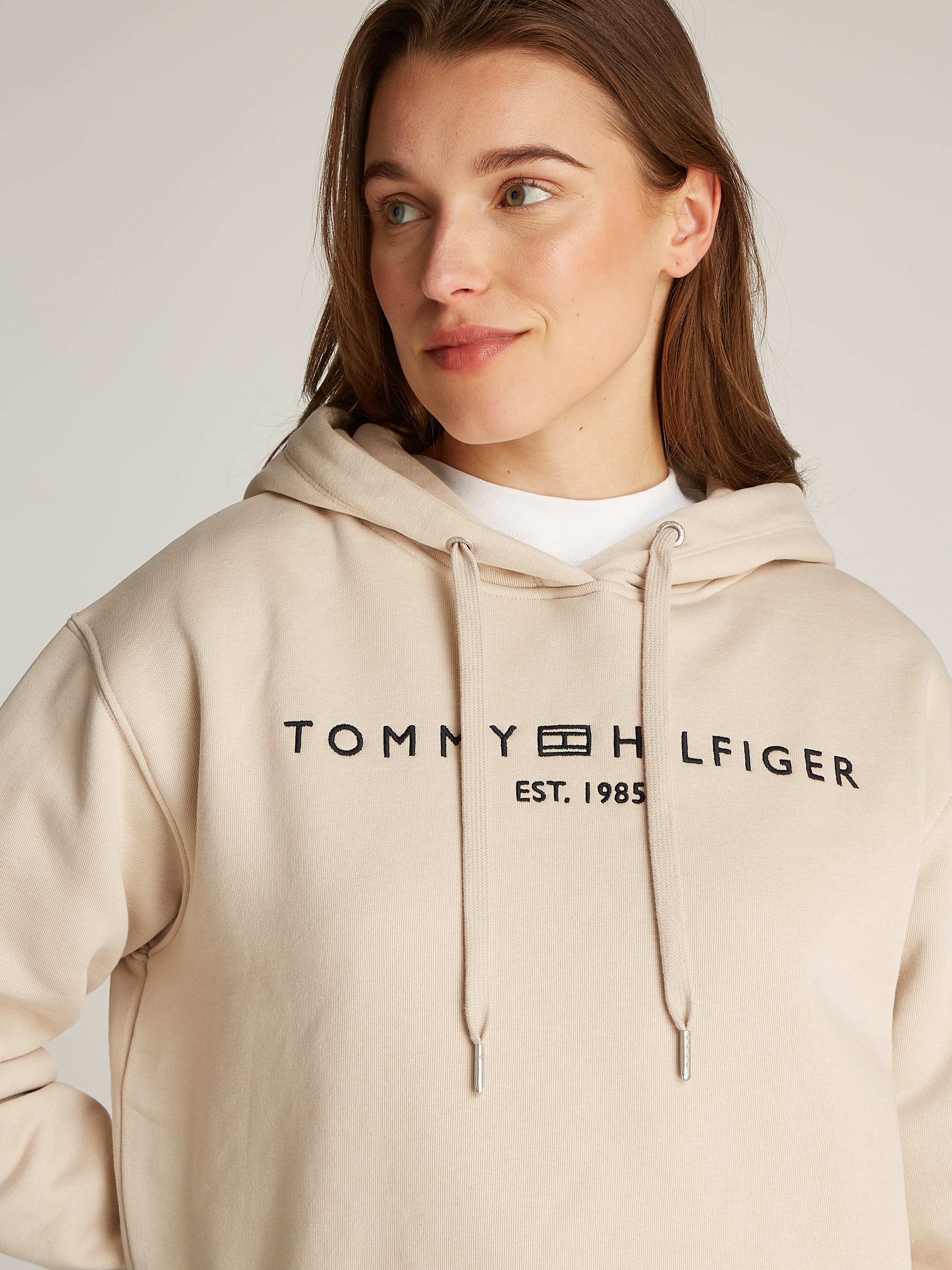 Tommy Hilfiger Kapuzensweatshirt »MDRN REG CORP LOGO HOODIE«, mit gesticktem Logo-Schriftzug