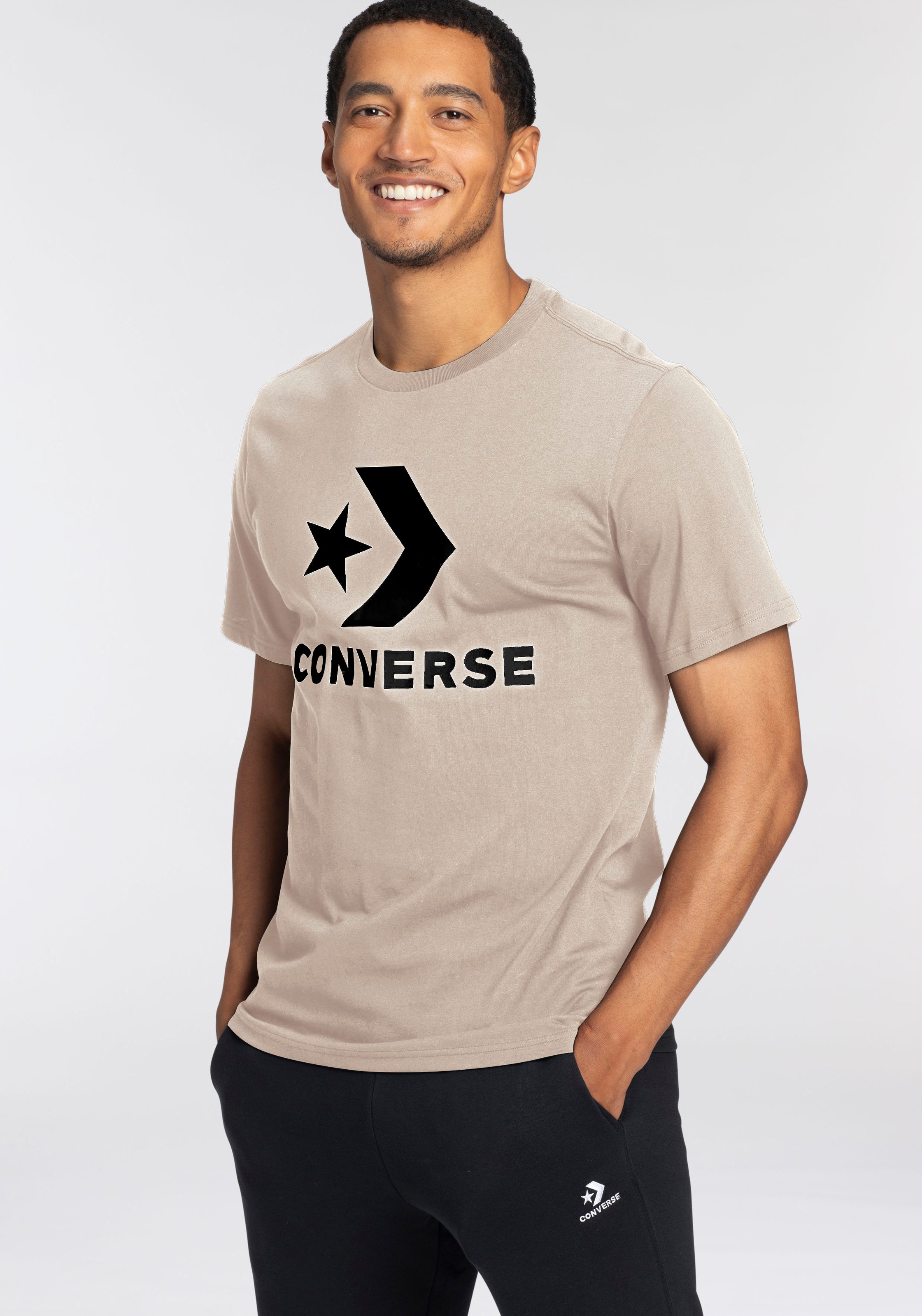 Converse T-Shirt »CONVERSE GO-TO STAR CHEVRON LOGO STANDARD-FIT T-SHIRT«, Unisex