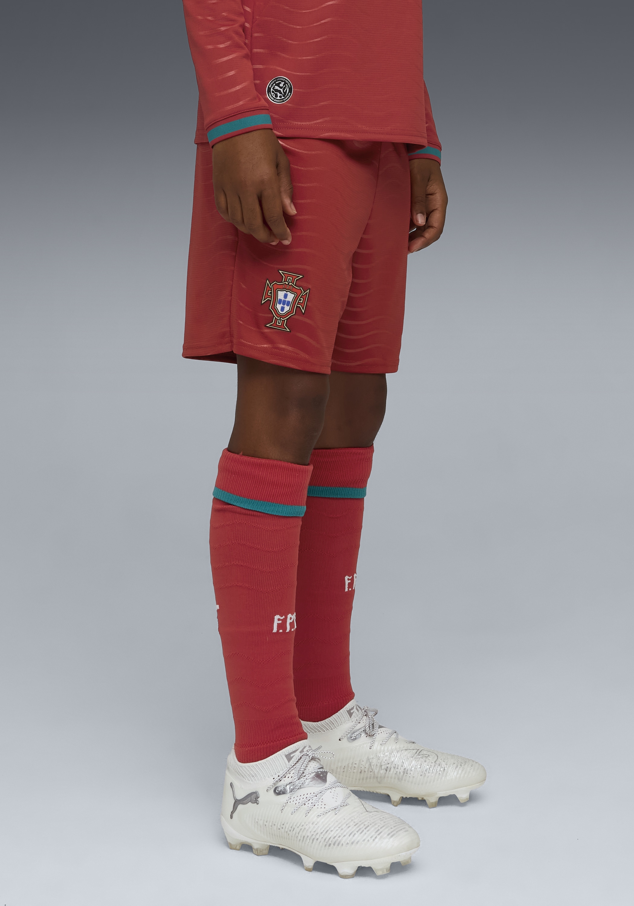 PUMA Trainingsshorts "FPF SHORTS REPLICA JR" aus atmungsaktivem Material, mit DryCELL Technologie, Regular Fit