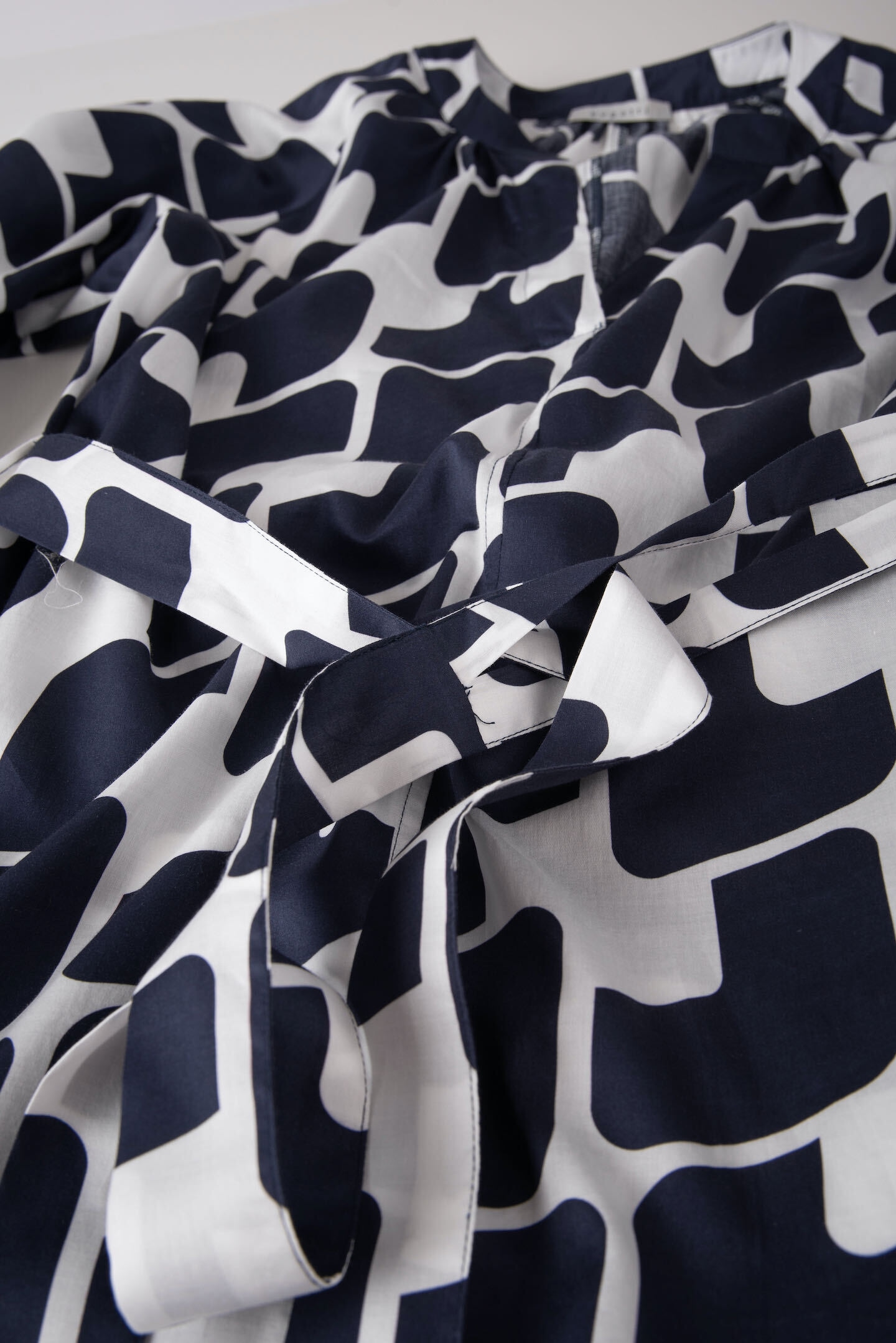 bugatti Blusenkleid, mit grafischen Prints online kaufen bei  Jelmoli-Versand Schweiz
