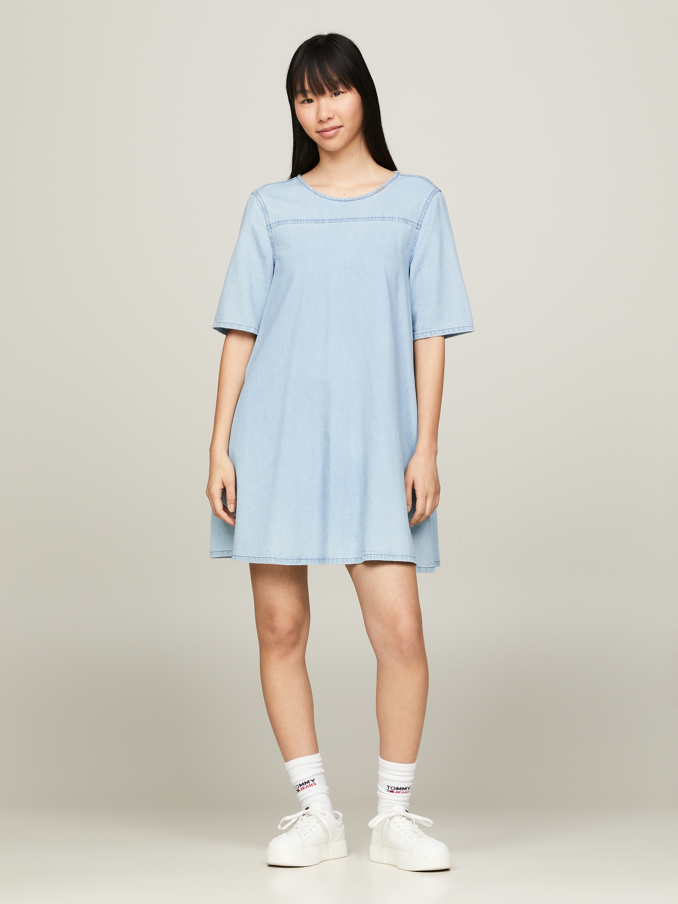 A-Linien-Kleid »TJW CHAMBRAY A-LINE SS DRESS EXT«, mit Tommy Jeans Flagge