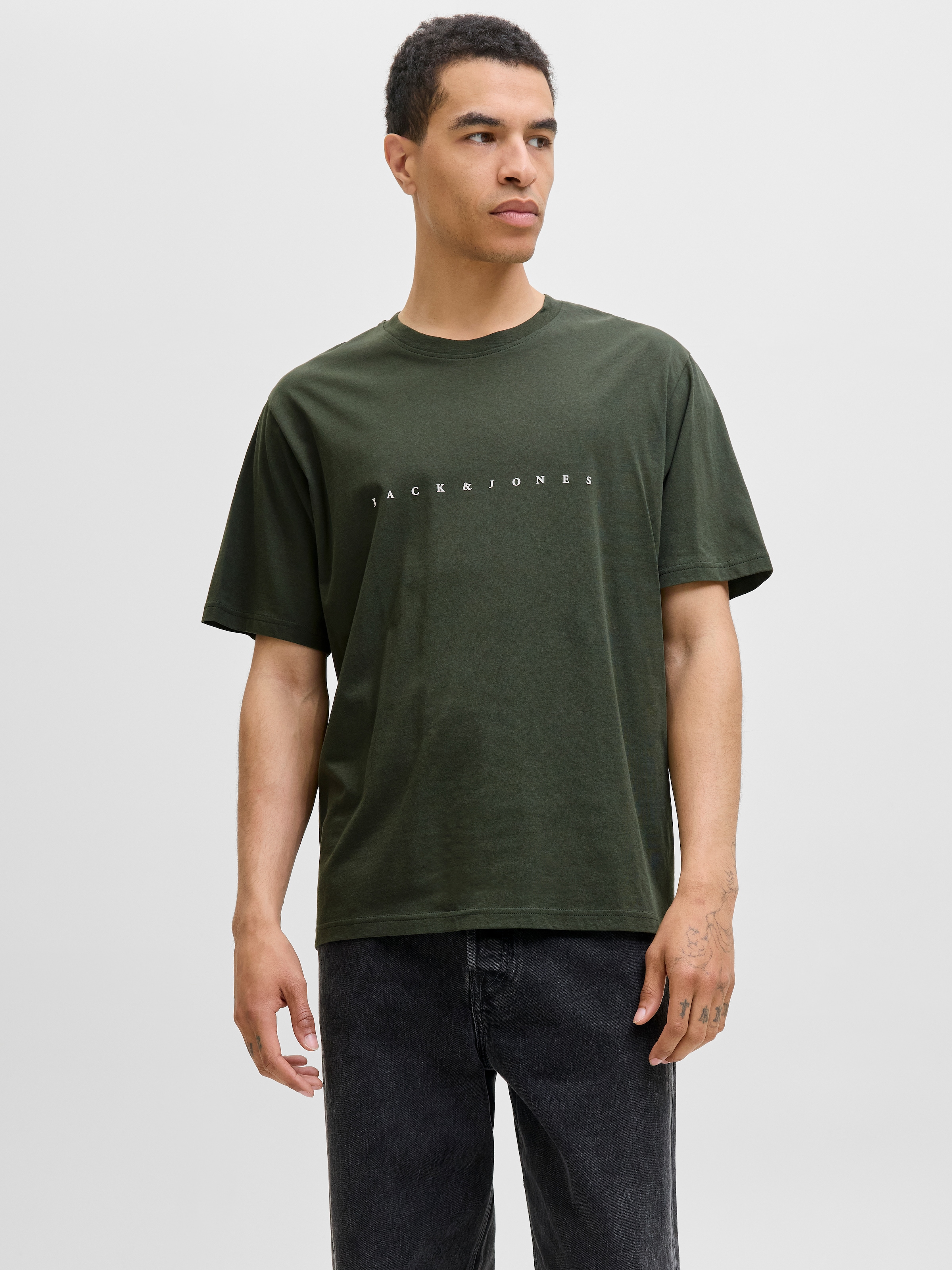 Jack & Jones Rundhalsshirt »JJESTAR mit Pigmentprint und Baumwollgefühl« mit Pigmentprint