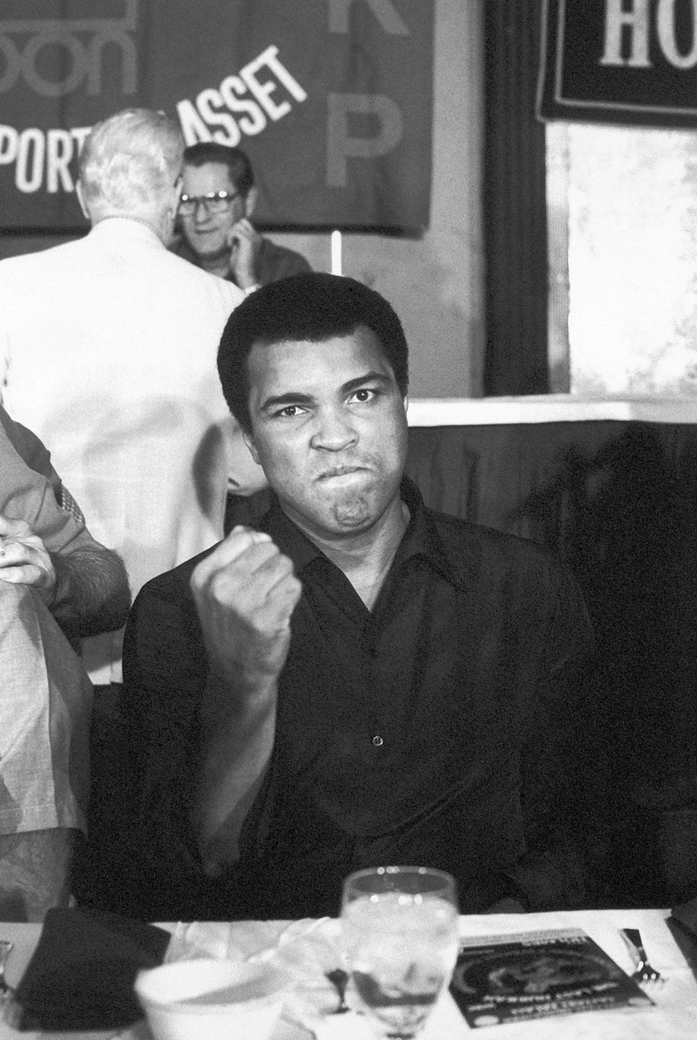 queence Acrylglasbild »Muhammad Ali«, Schwarz-Weiss-Mann-Stars, Fine Art-Print in Galeriequalität