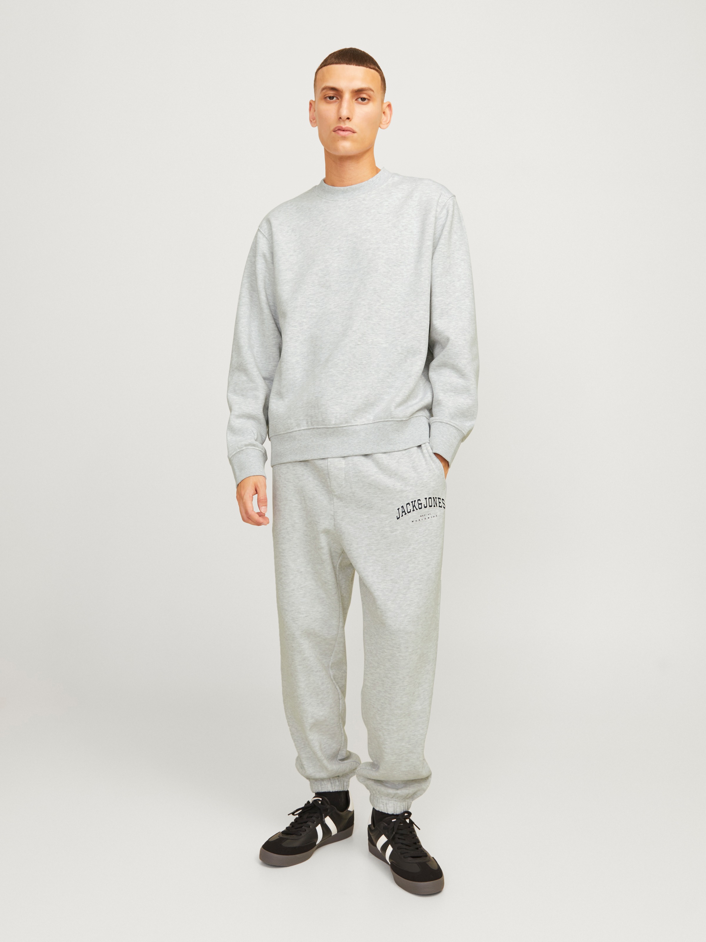 Jack & Jones Sweatshirt »JJEURBAN EDGE SWEAT CREW NECK NOOS«, mit Rippbündchen